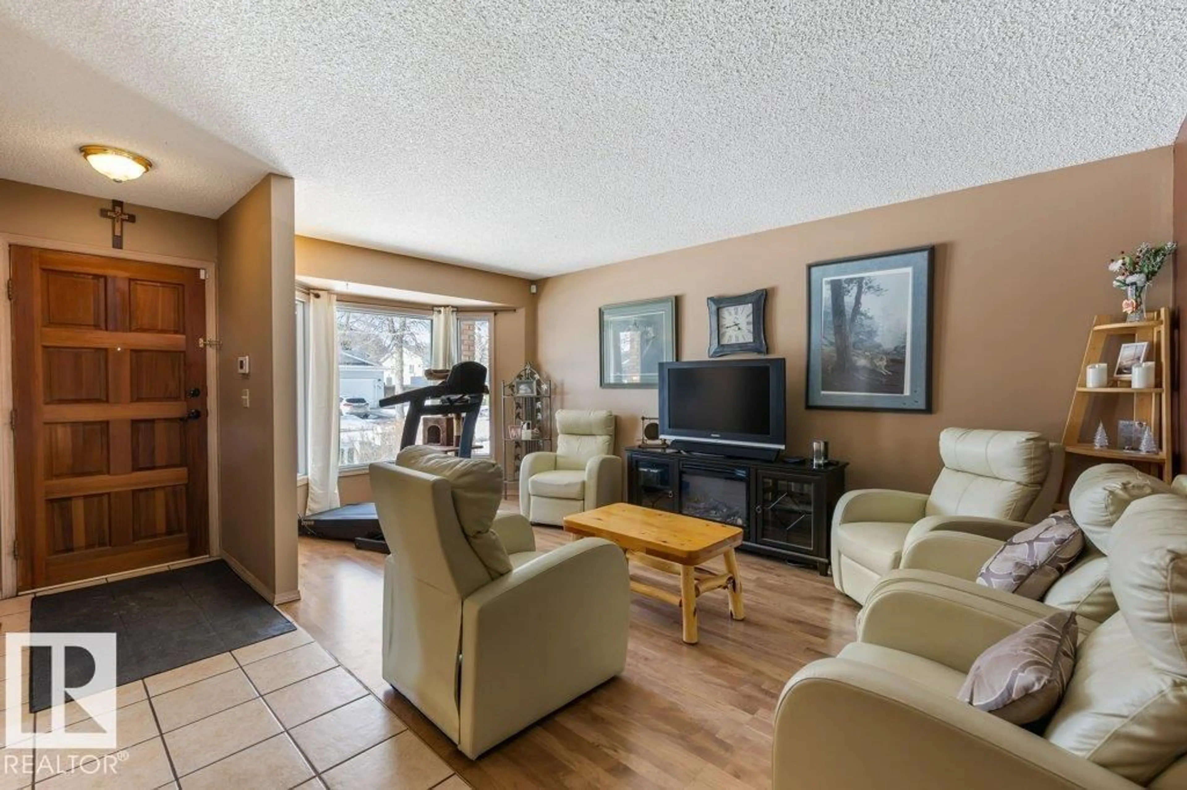 Living room with furniture, unknown for 53 DAYTON CR, St. Albert Alberta T8N4X7