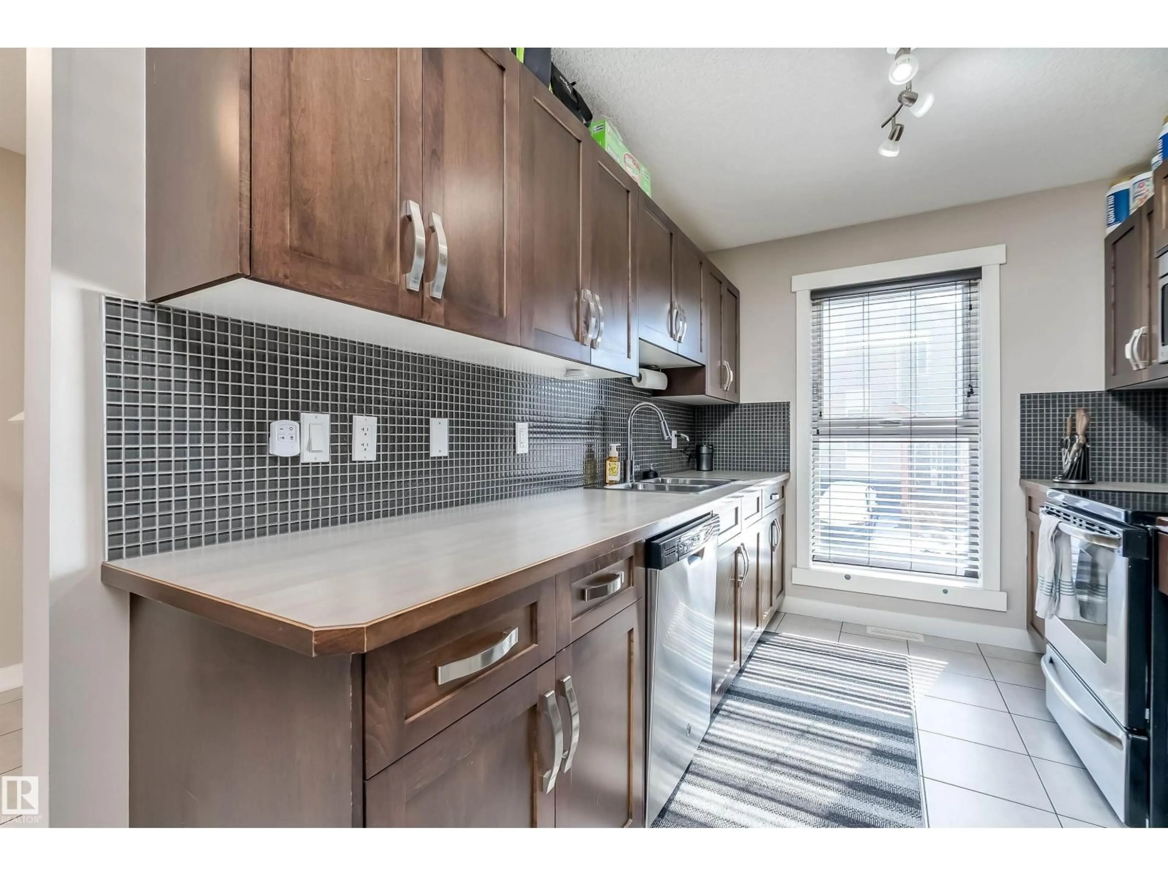 Standard kitchen, unknown for 160 SOUTHFORK DR, Leduc Alberta T9E0X1