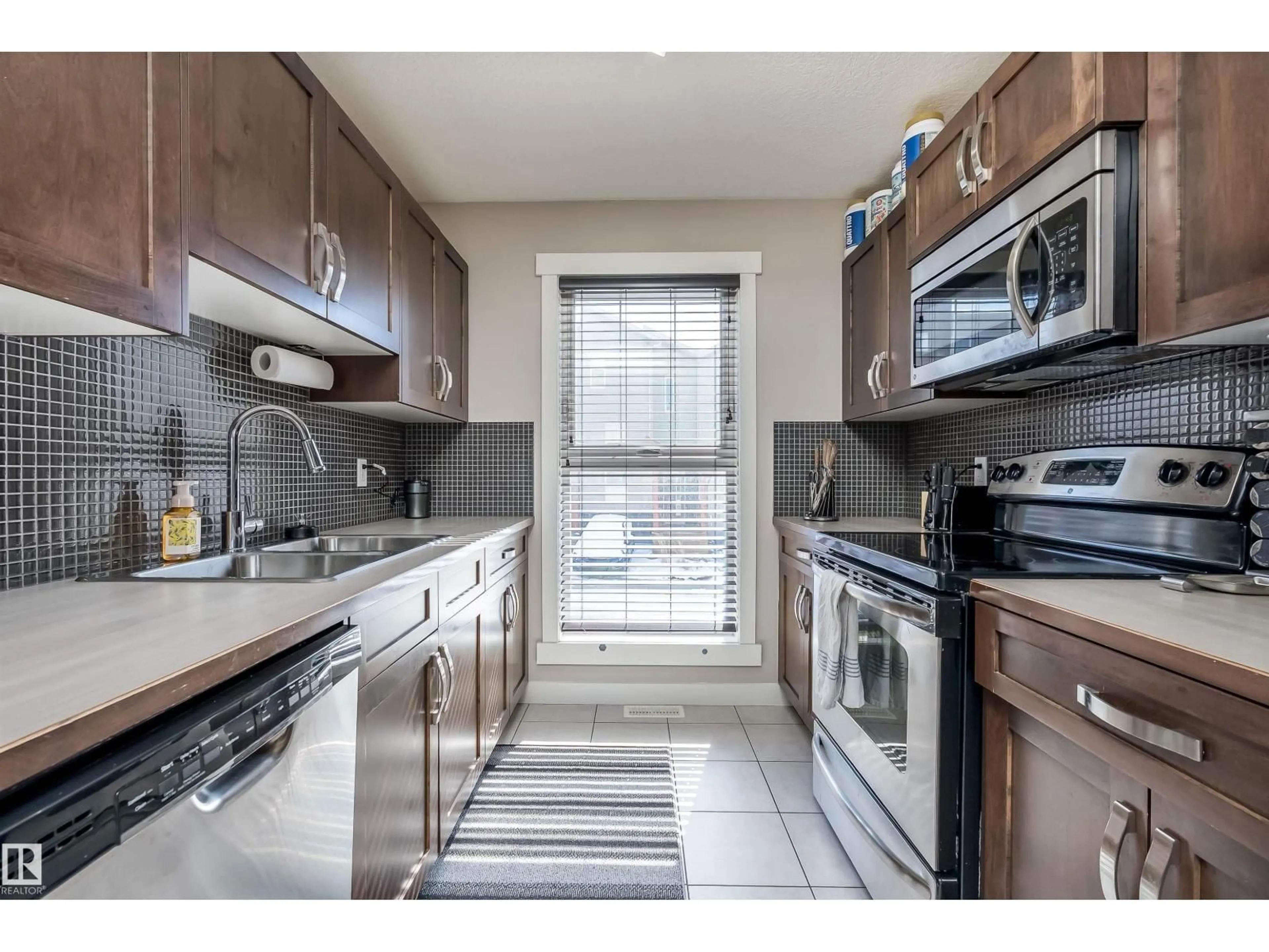 Standard kitchen, unknown for 160 SOUTHFORK DR, Leduc Alberta T9E0X1