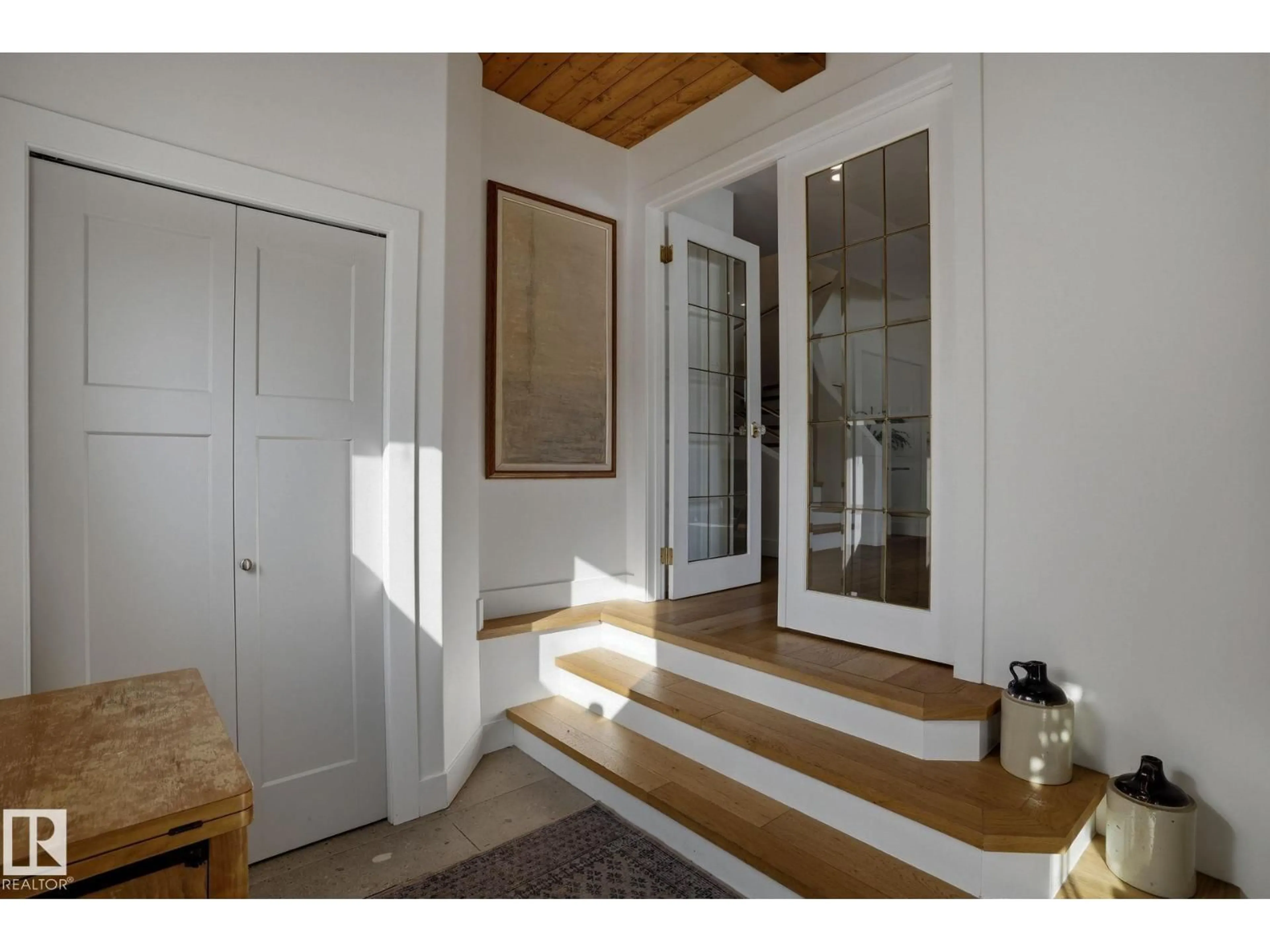 Indoor entryway for 9228 100 AV, Edmonton Alberta T5H0A3