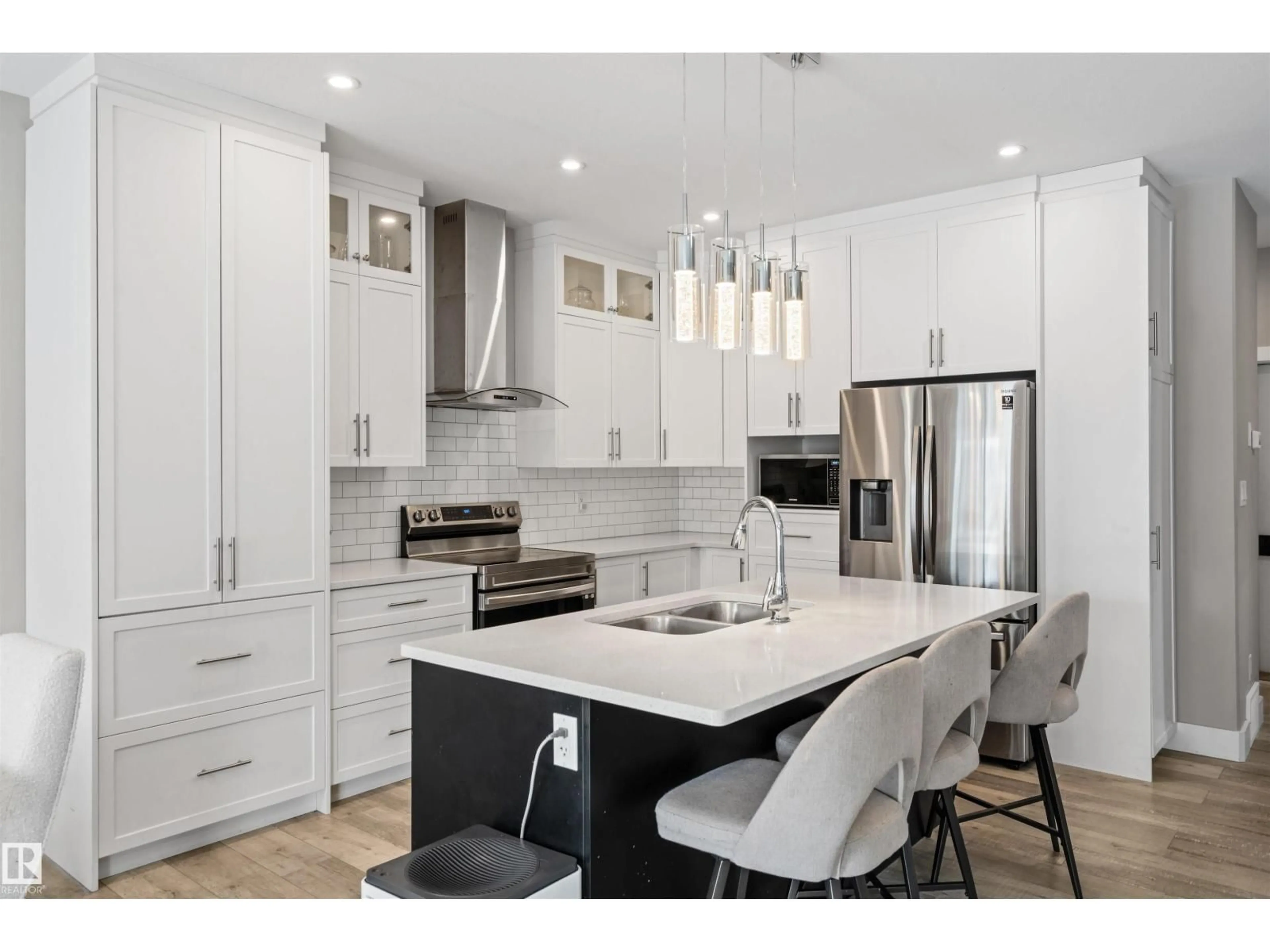 Contemporary kitchen, unknown for 6820B TRI CITY WY, Cold Lake Alberta T9M0L3