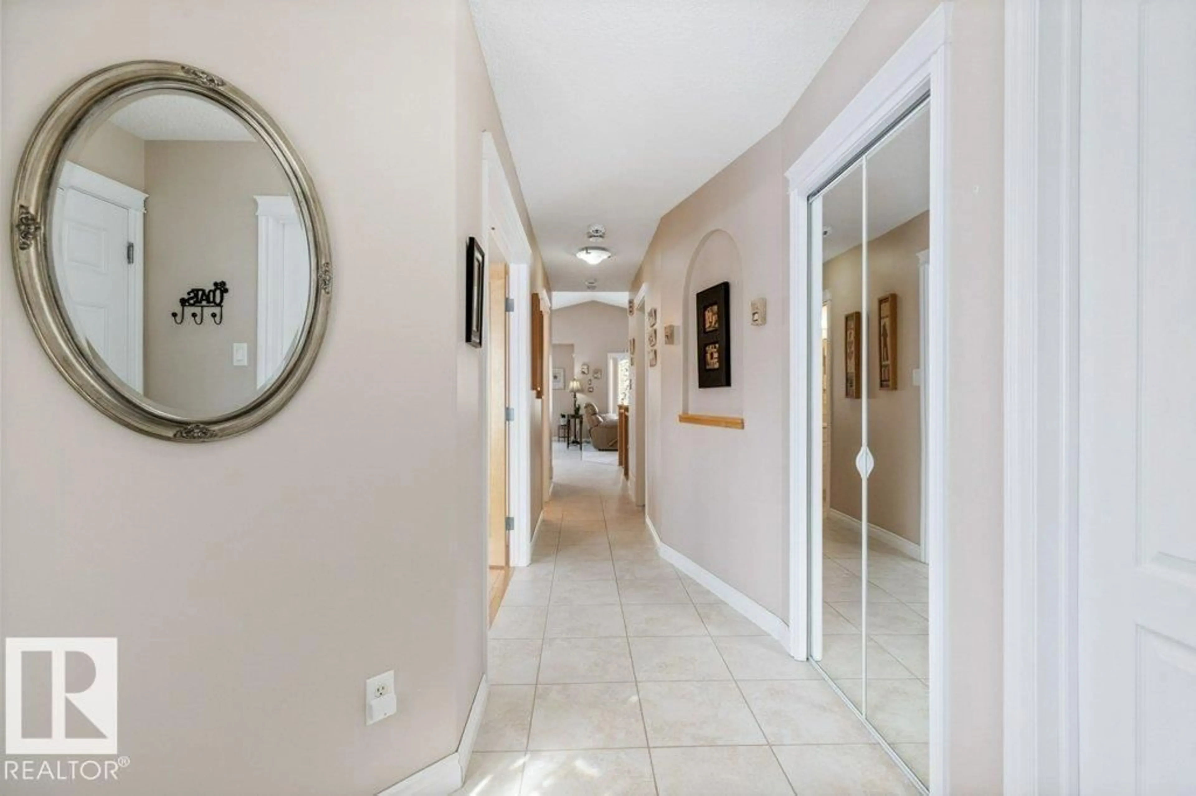 Indoor foyer for 6712 SPEAKER PL, Edmonton Alberta T6R0N9