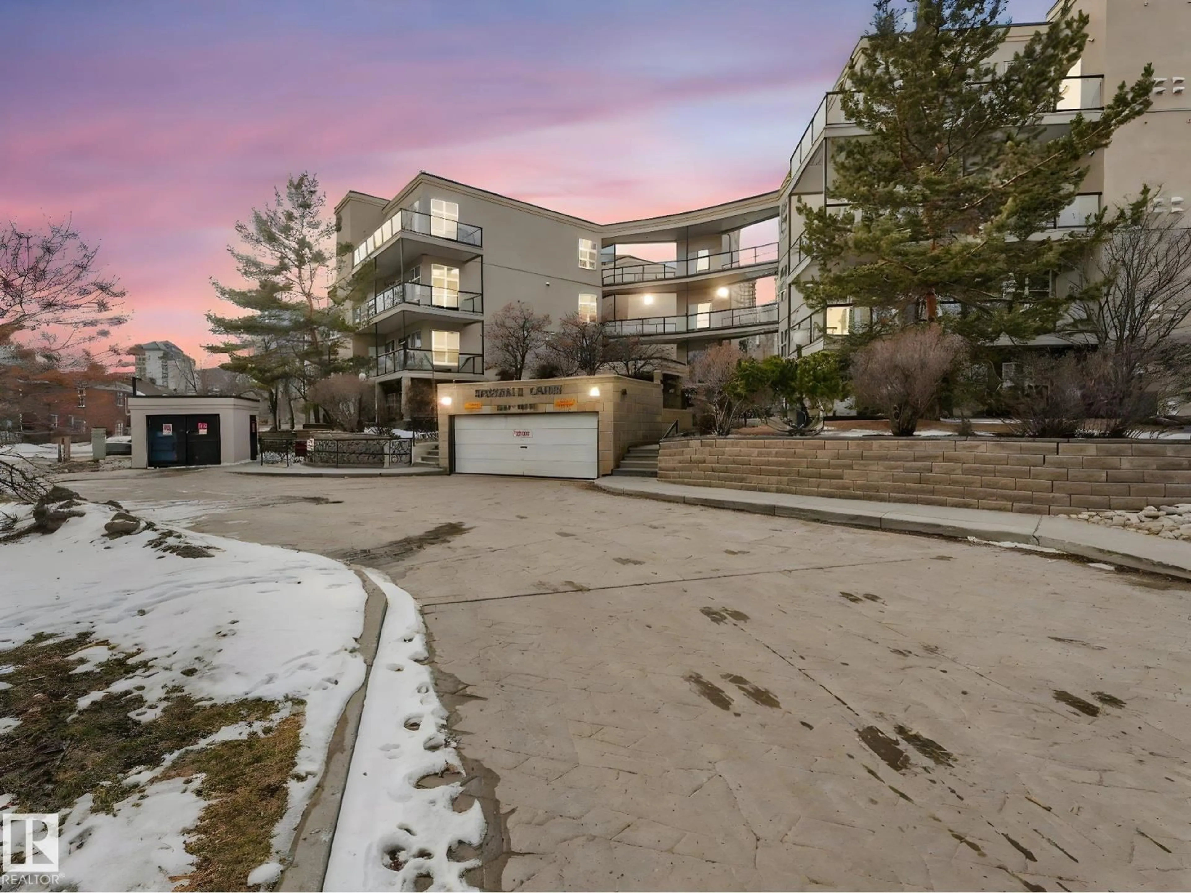 A pic from outside/outdoor area/front of a property/back of a property/a pic from drone, mountain view for 201 - 9804 101 ST, Edmonton Alberta T5K2R6