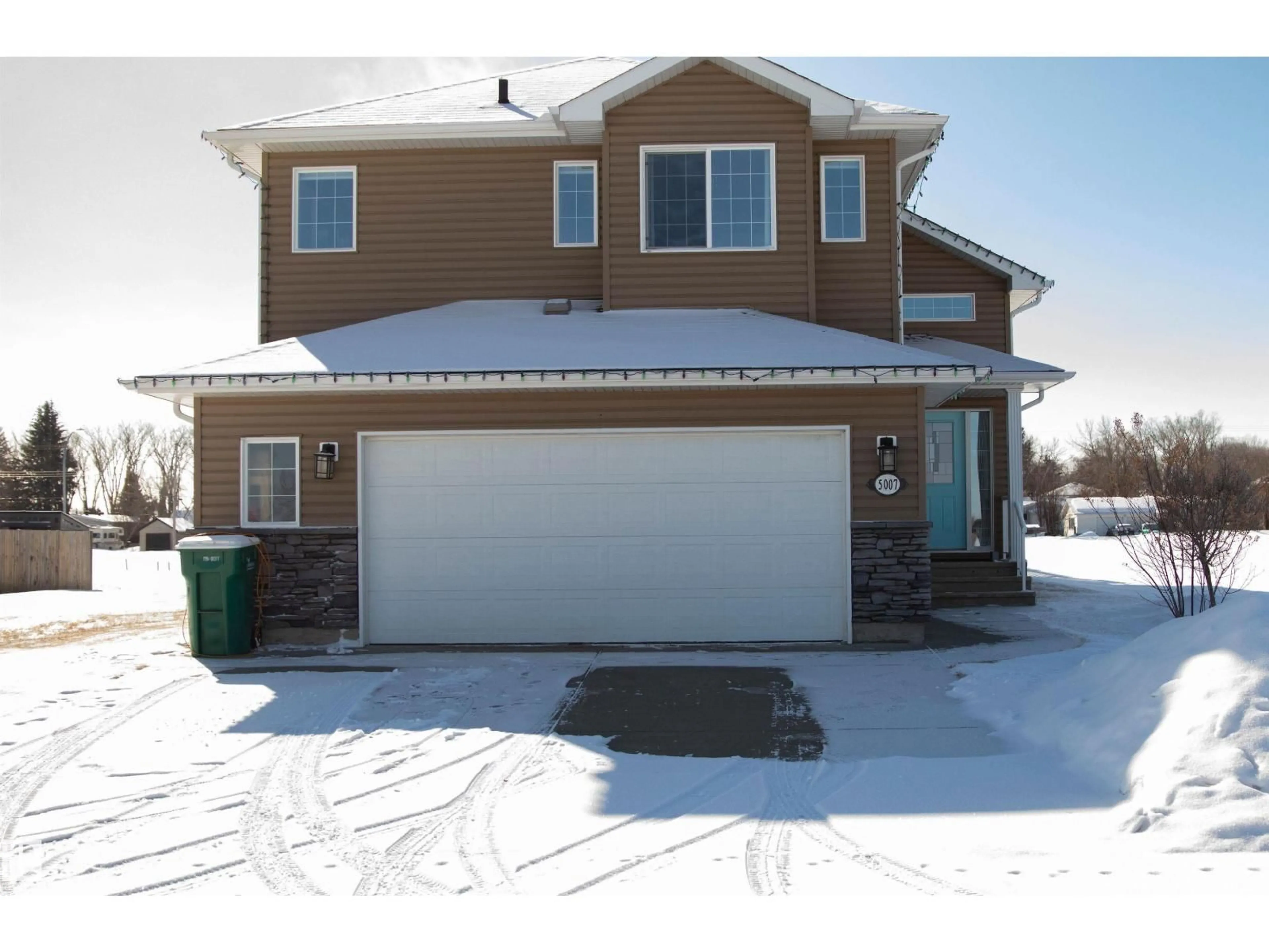 Home with vinyl exterior material, street for 5007 55 AV, Redwater Alberta T0A2W0