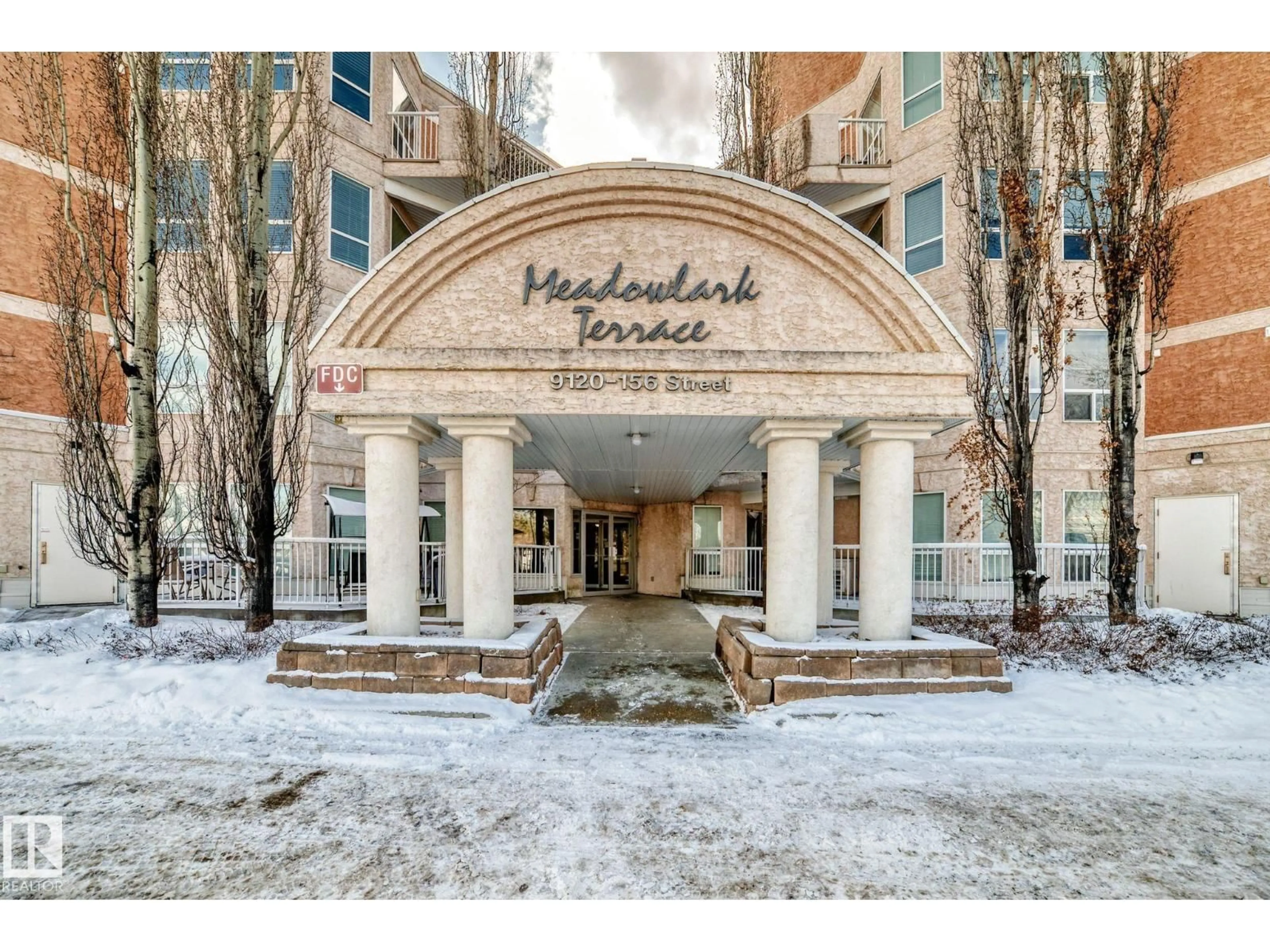 Indoor foyer for #306 - 9120 156 ST, Edmonton Alberta T5R1Y8