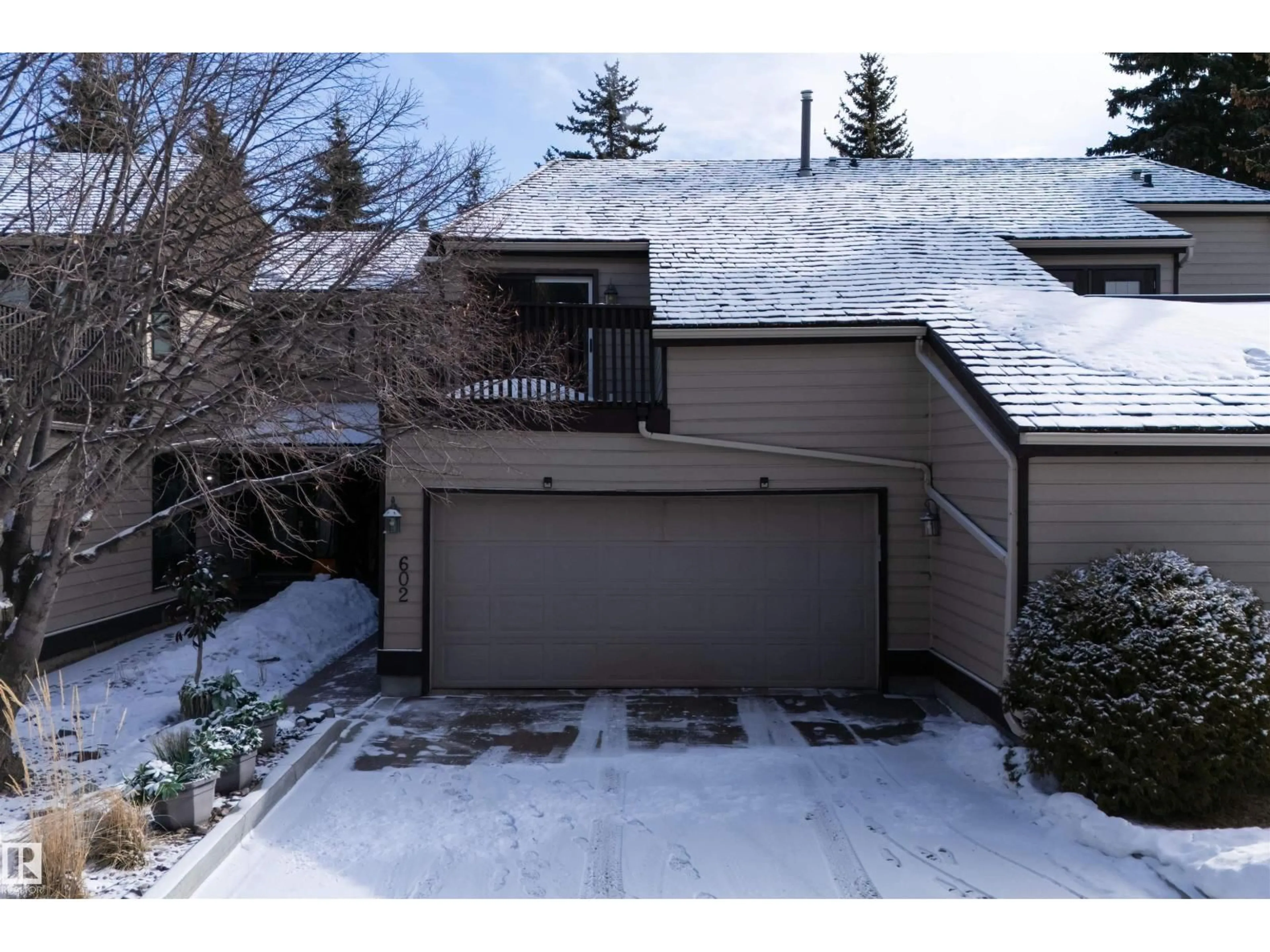 A pic from outside/outdoor area/front of a property/back of a property/a pic from drone, street for 602 WOODBRIDGE WY, Sherwood Park Alberta T8A4E4