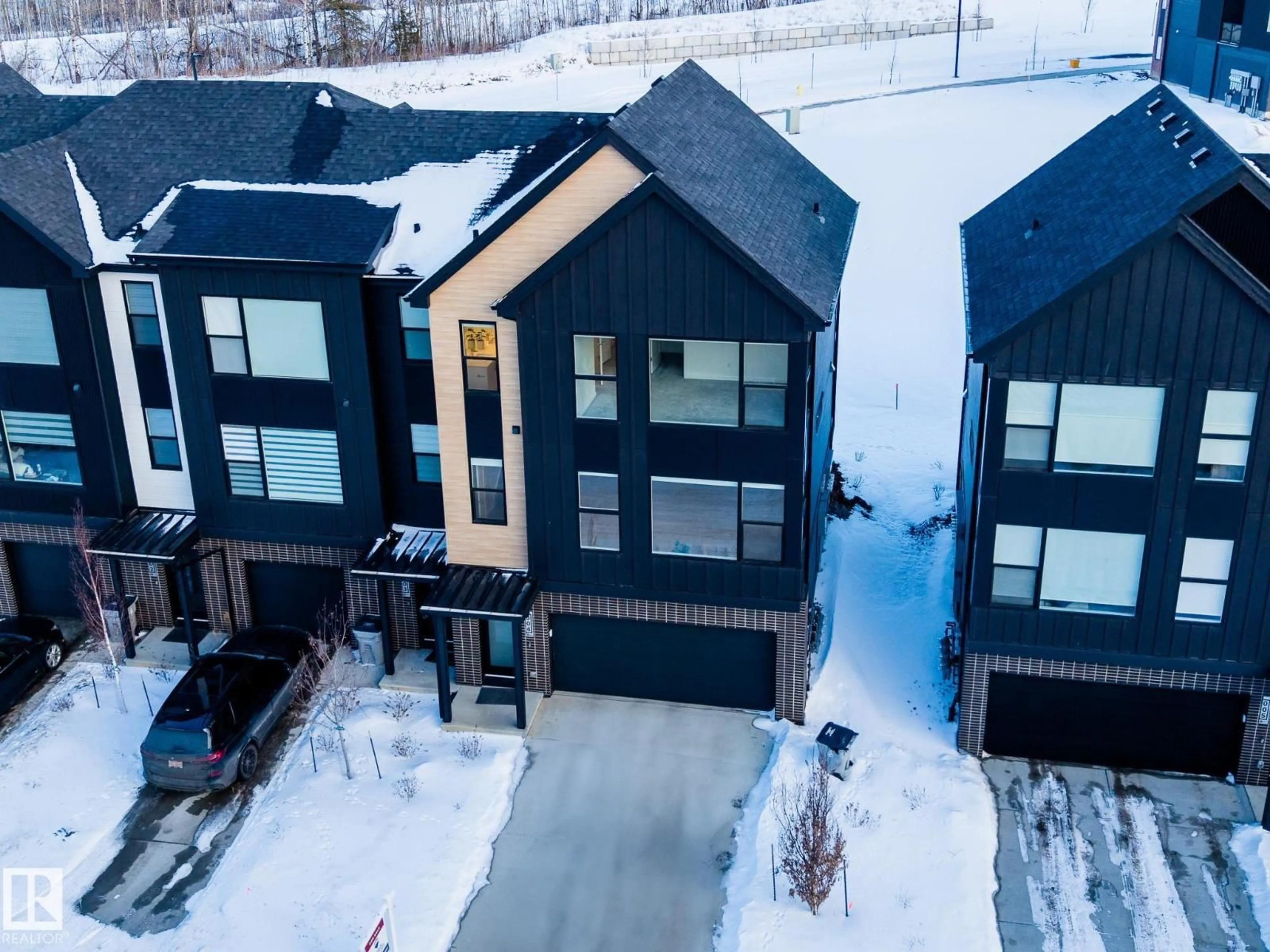 A pic from outside/outdoor area/front of a property/back of a property/a pic from drone, unknown for 5 - 4 RONDEAU DR, St. Albert Alberta T8N7X8