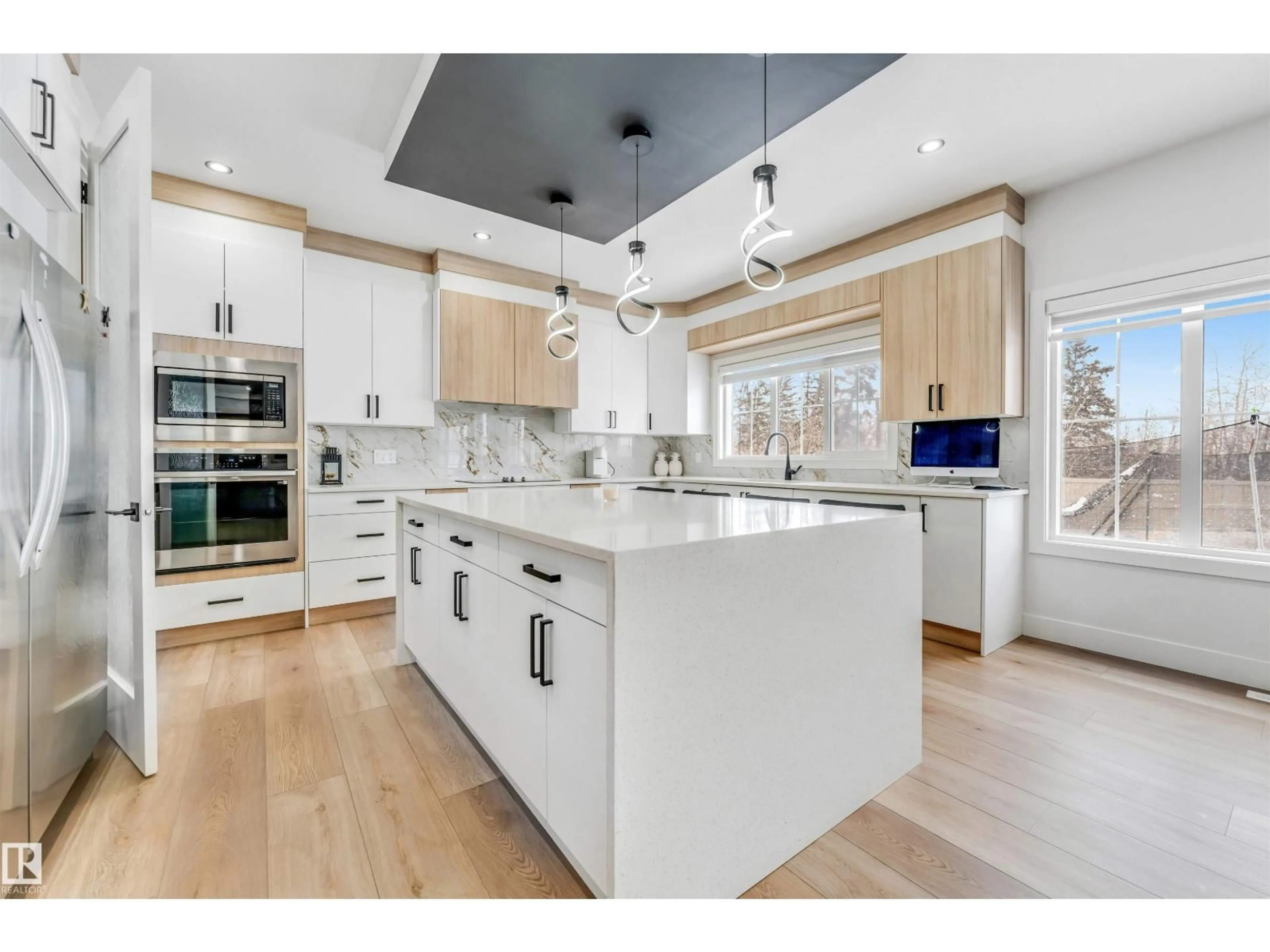 Open concept kitchen, unknown for 304 33 AV, Edmonton Alberta T6T2V8