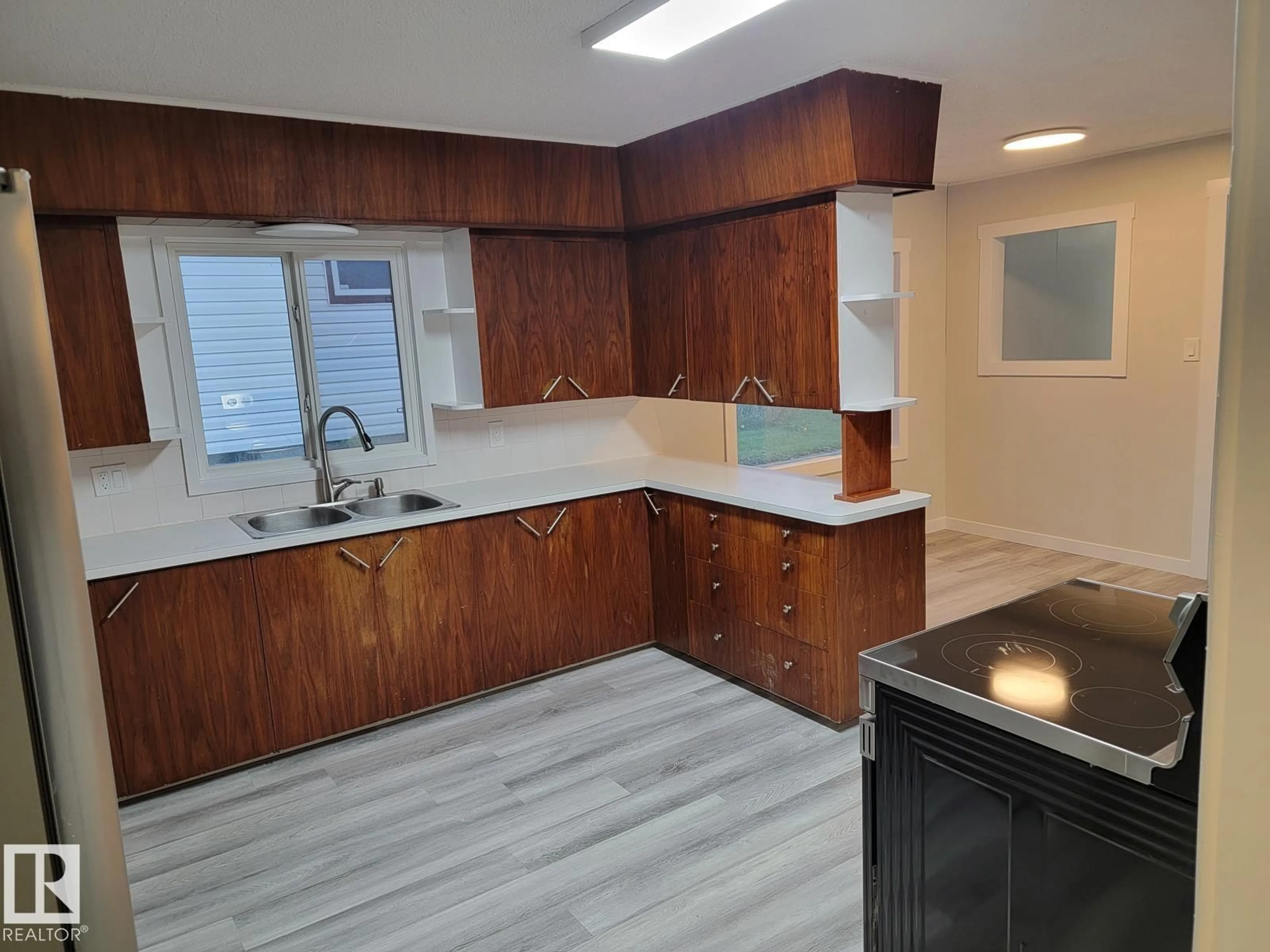 Open concept kitchen, wood/laminate floor for 5028 49 AV, Onoway Alberta T0E1V0