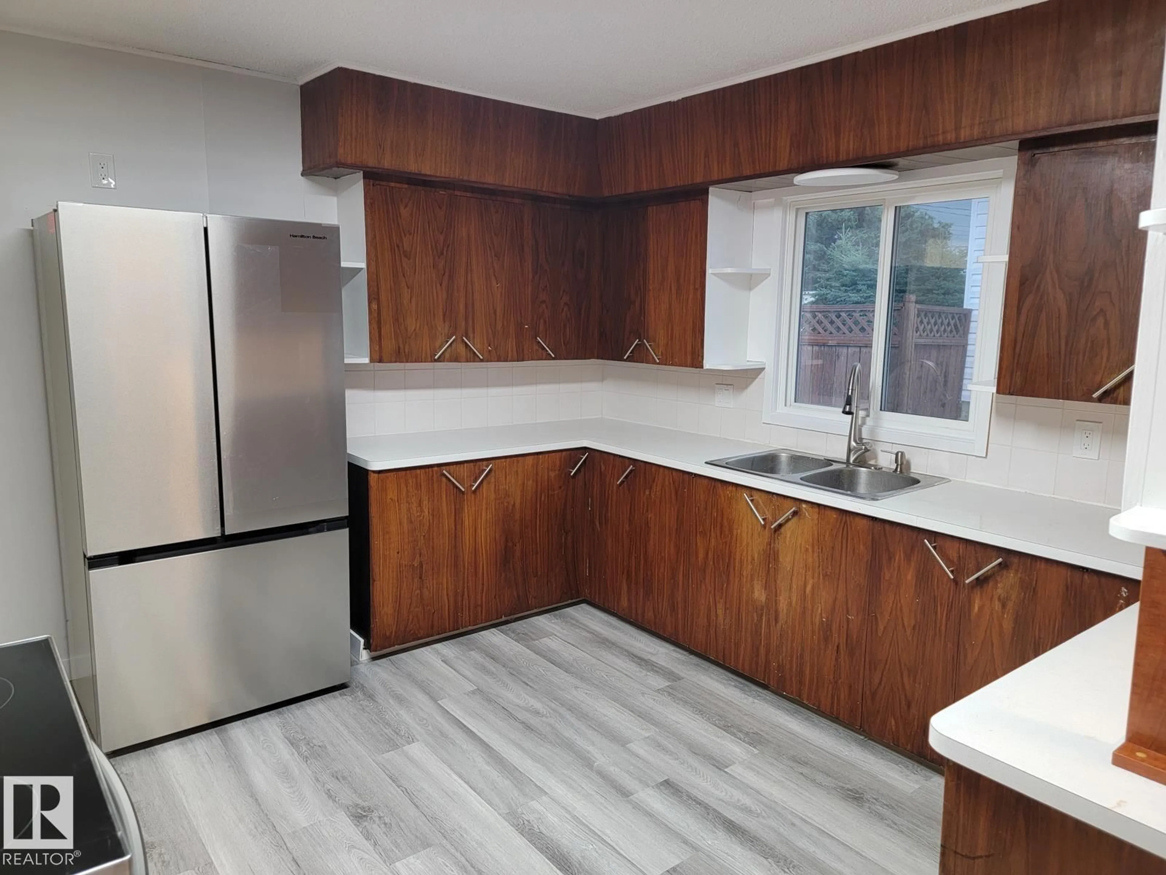 Standard kitchen, unknown for 5028 49 AV, Onoway Alberta T0E1V0