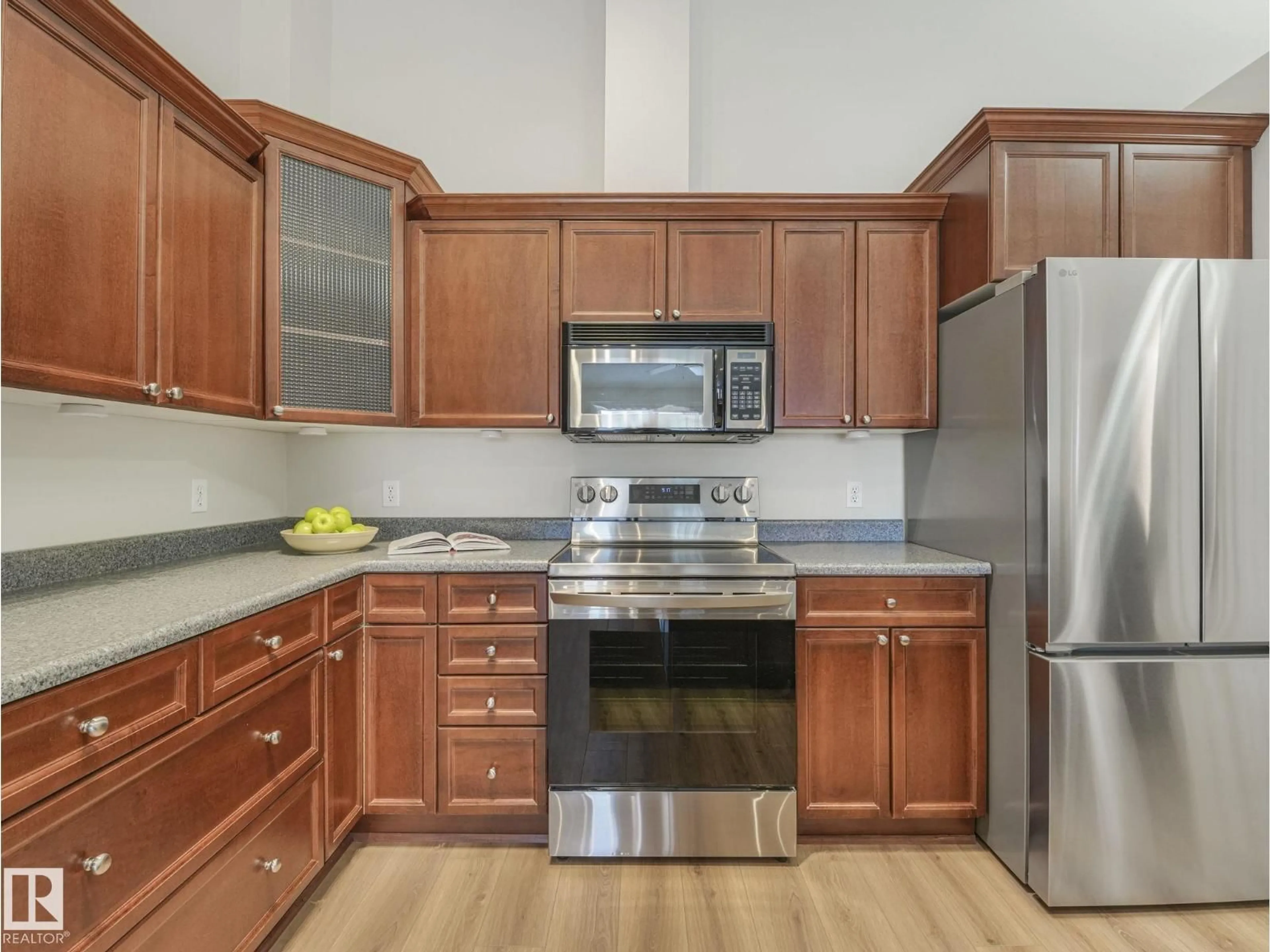 Standard kitchen, unknown for 515 10311 111 ST NW, Edmonton Alberta T5K2Y8