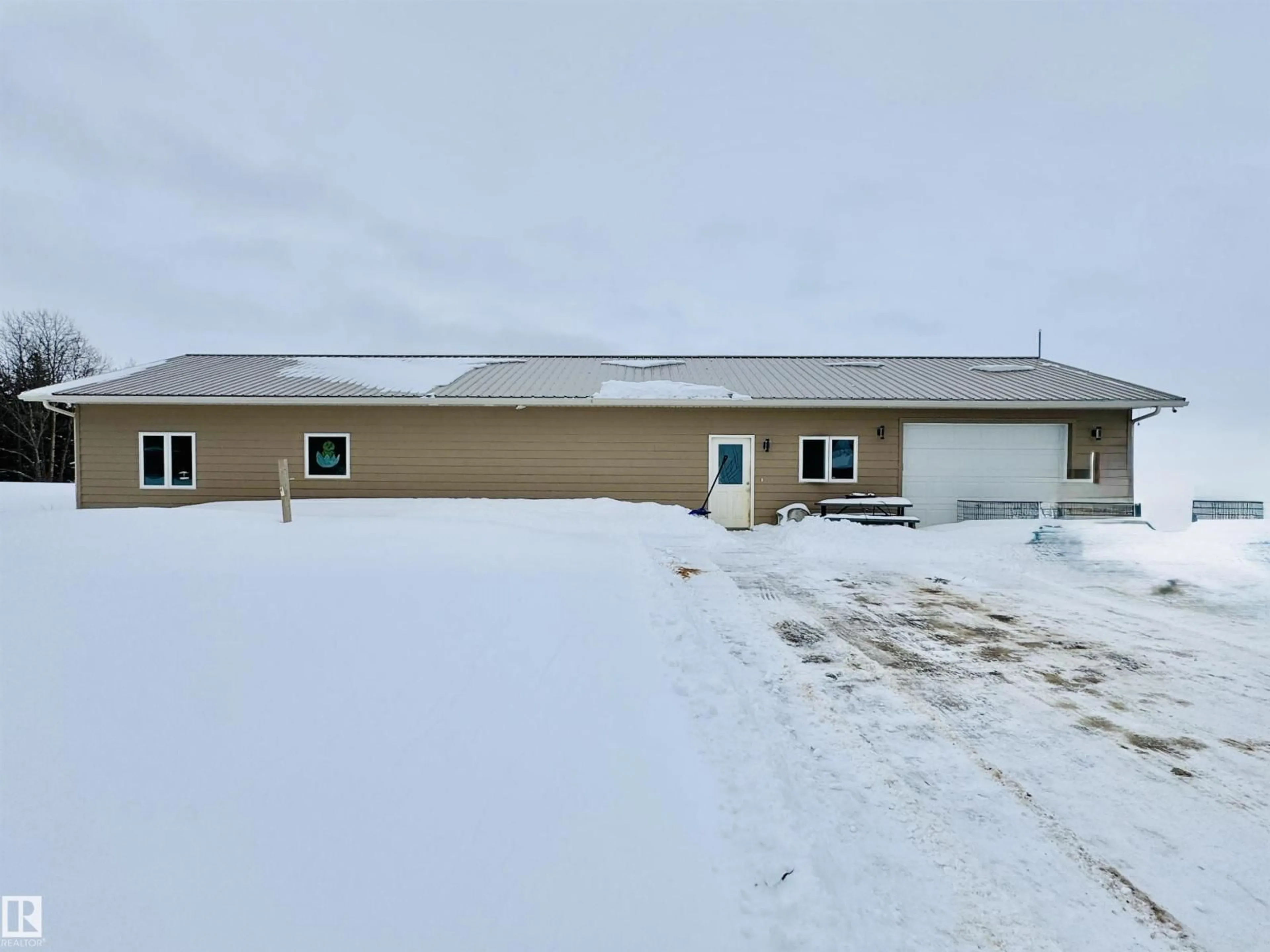 A pic from outside/outdoor area/front of a property/back of a property/a pic from drone, building for 602 - 17459 TOWNSHIP RD, Rural Smoky Lake County Alberta T0A3C0
