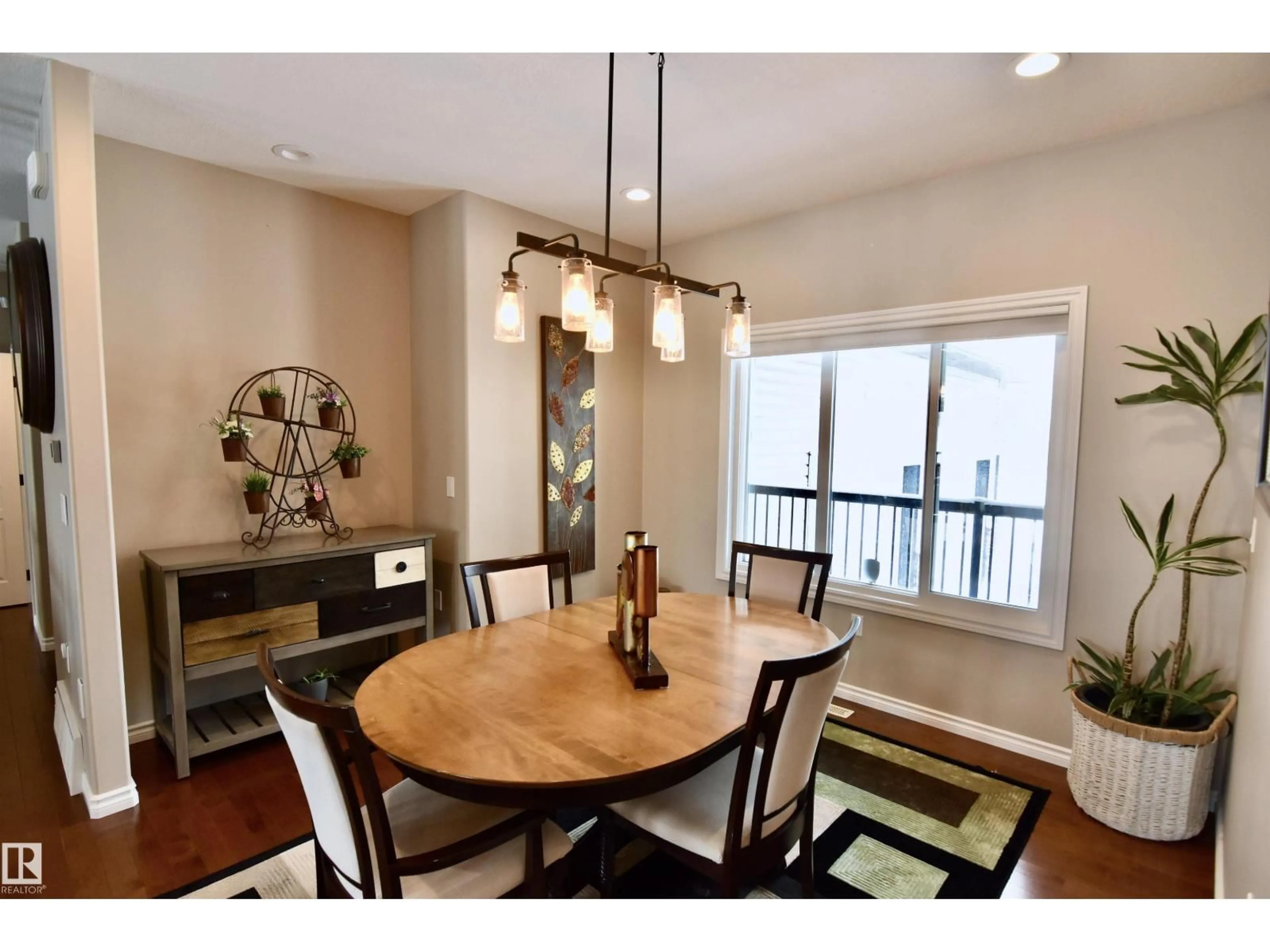 Dining room, wood/laminate floor for 5604 54 AV, St. Paul Town Alberta T0A3A1