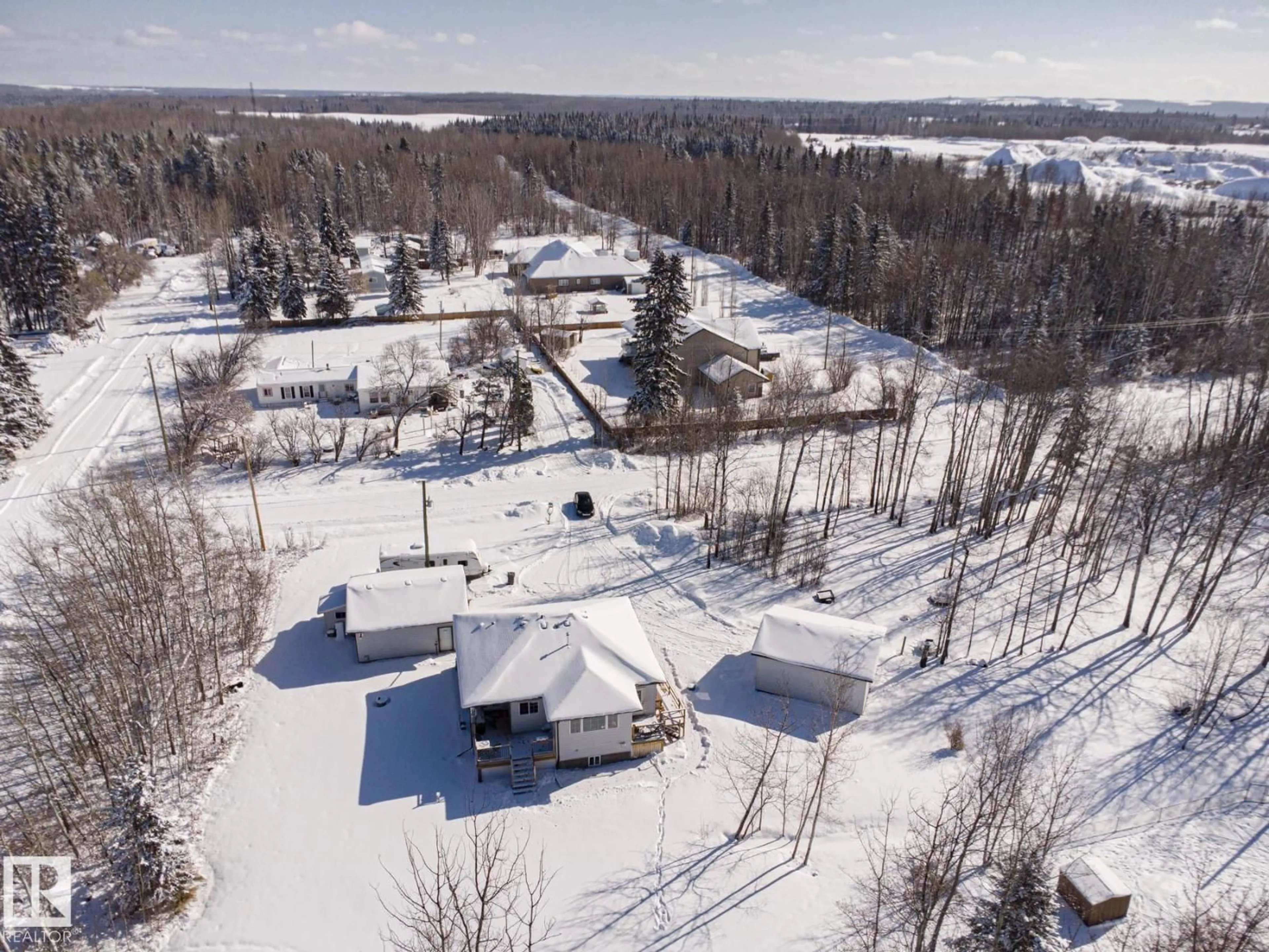 A pic from outside/outdoor area/front of a property/back of a property/a pic from drone, unknown for 8 MAIN ST, Entwistle Alberta T0E0S0