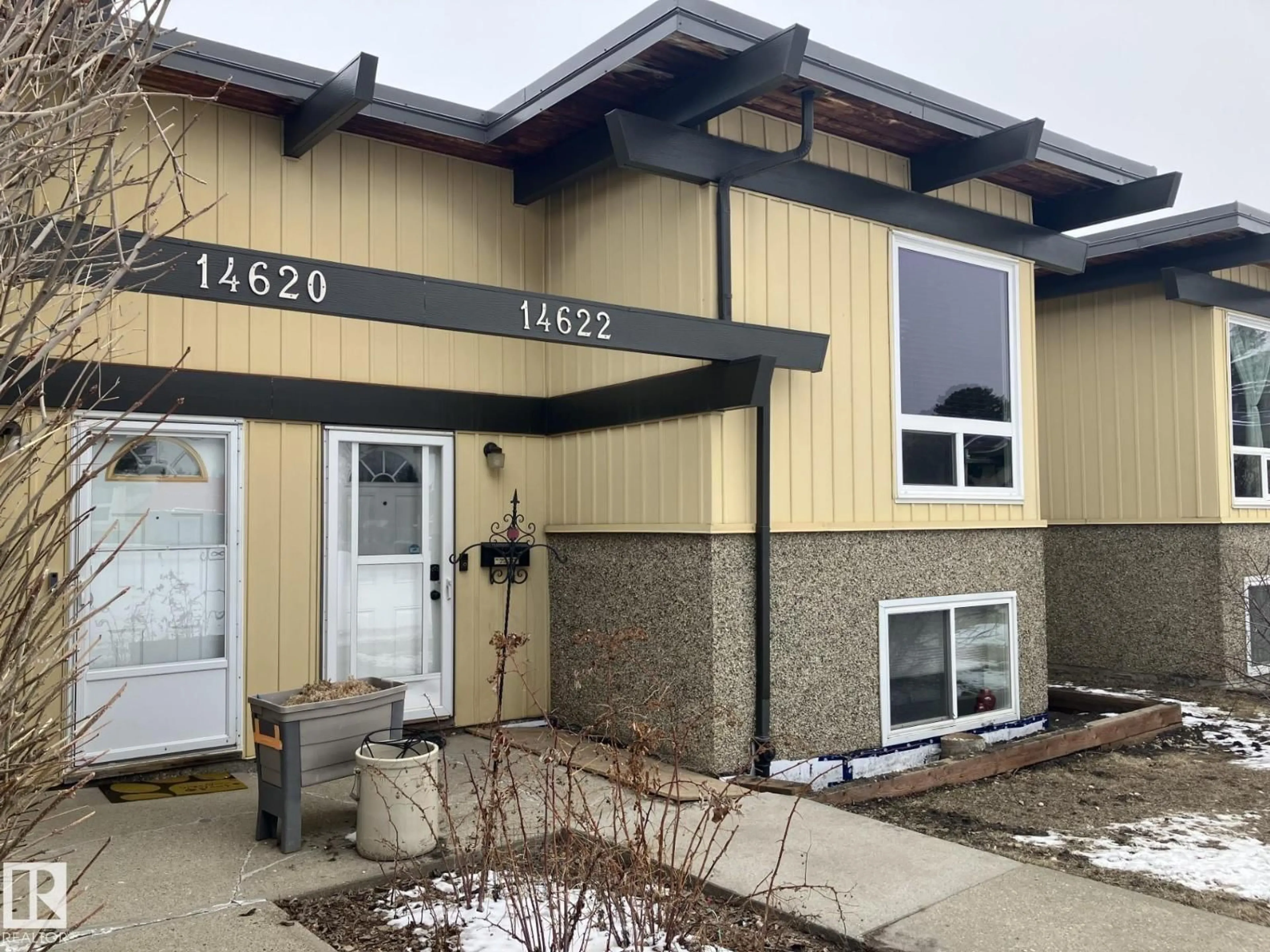 Home with vinyl exterior material, street for 14622 118 STREET, Edmonton Alberta T5X2J4