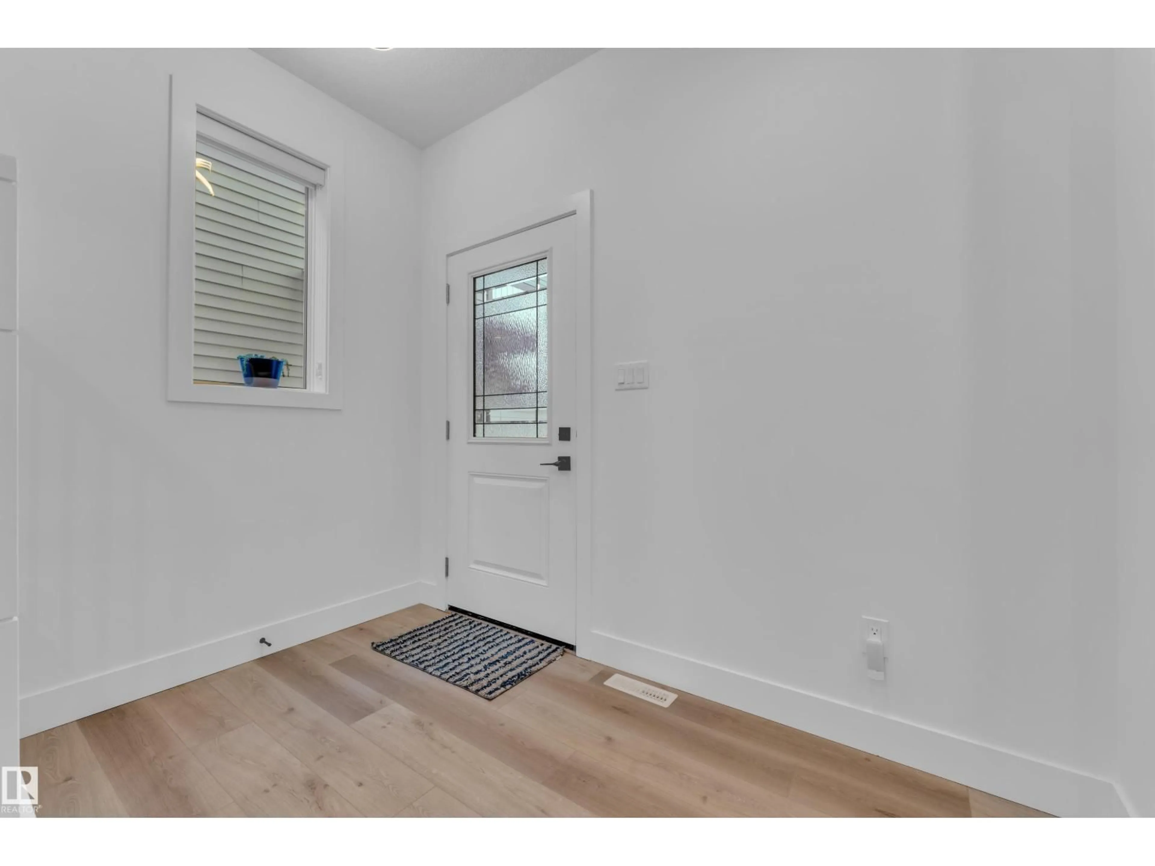 Indoor entryway for 9 HUNTER PL, Spruce Grove Alberta T7X3W3