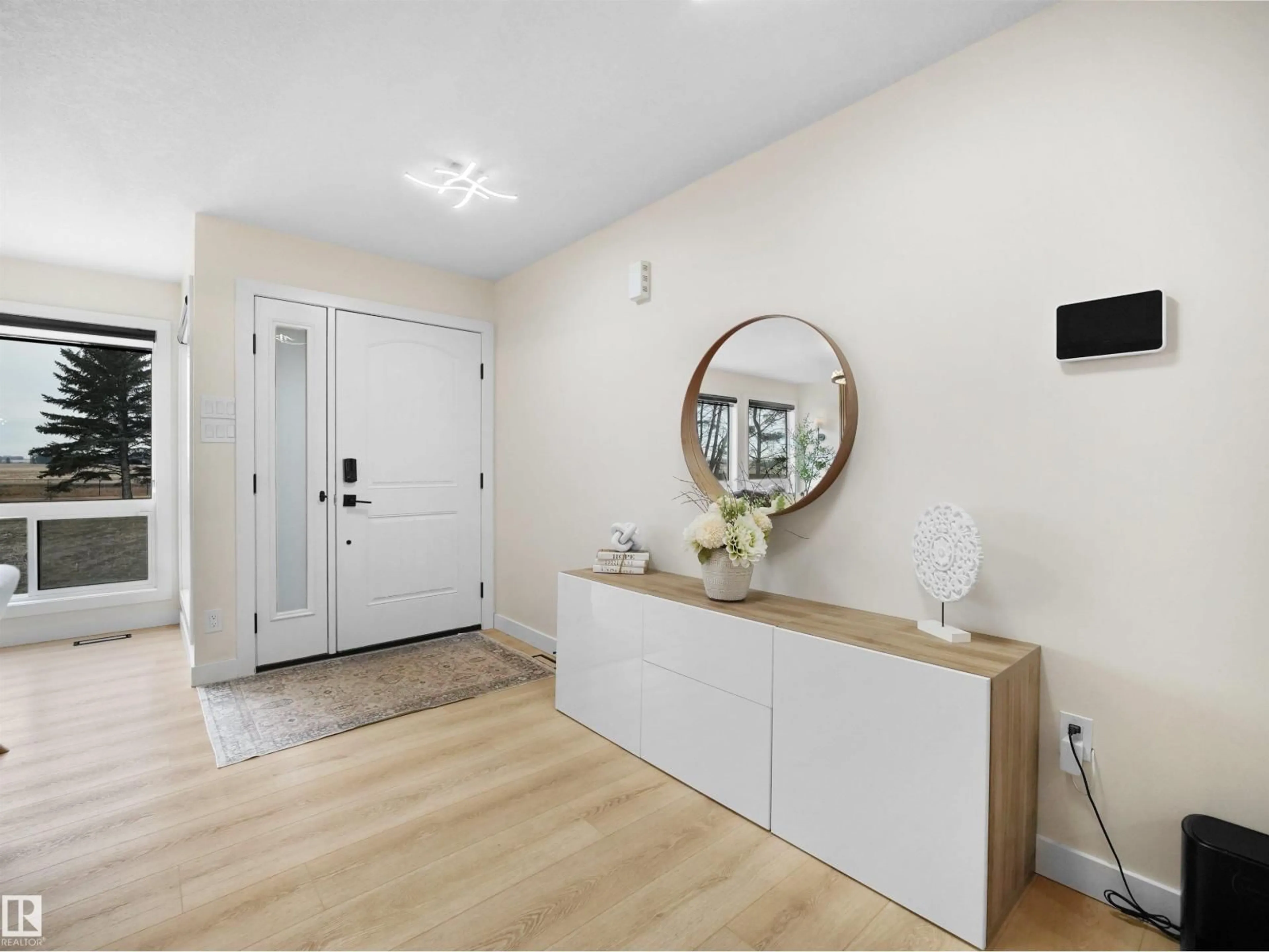 Indoor entryway for 55005 RGE 241 RD, Rural Sturgeon County Alberta T8T1W3