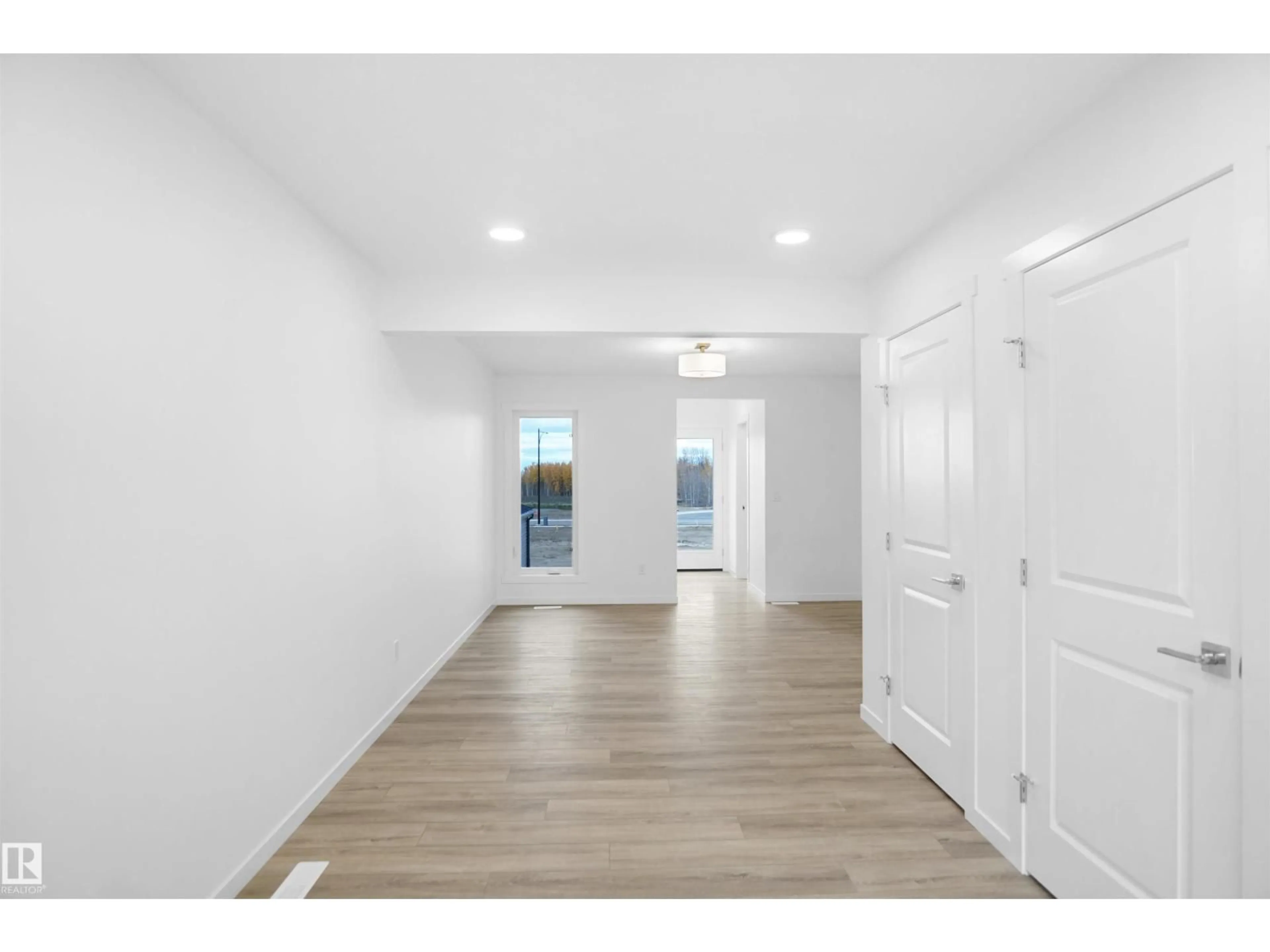 Indoor entryway for 4354 KINGLET DR, Edmonton Alberta T5S0T1