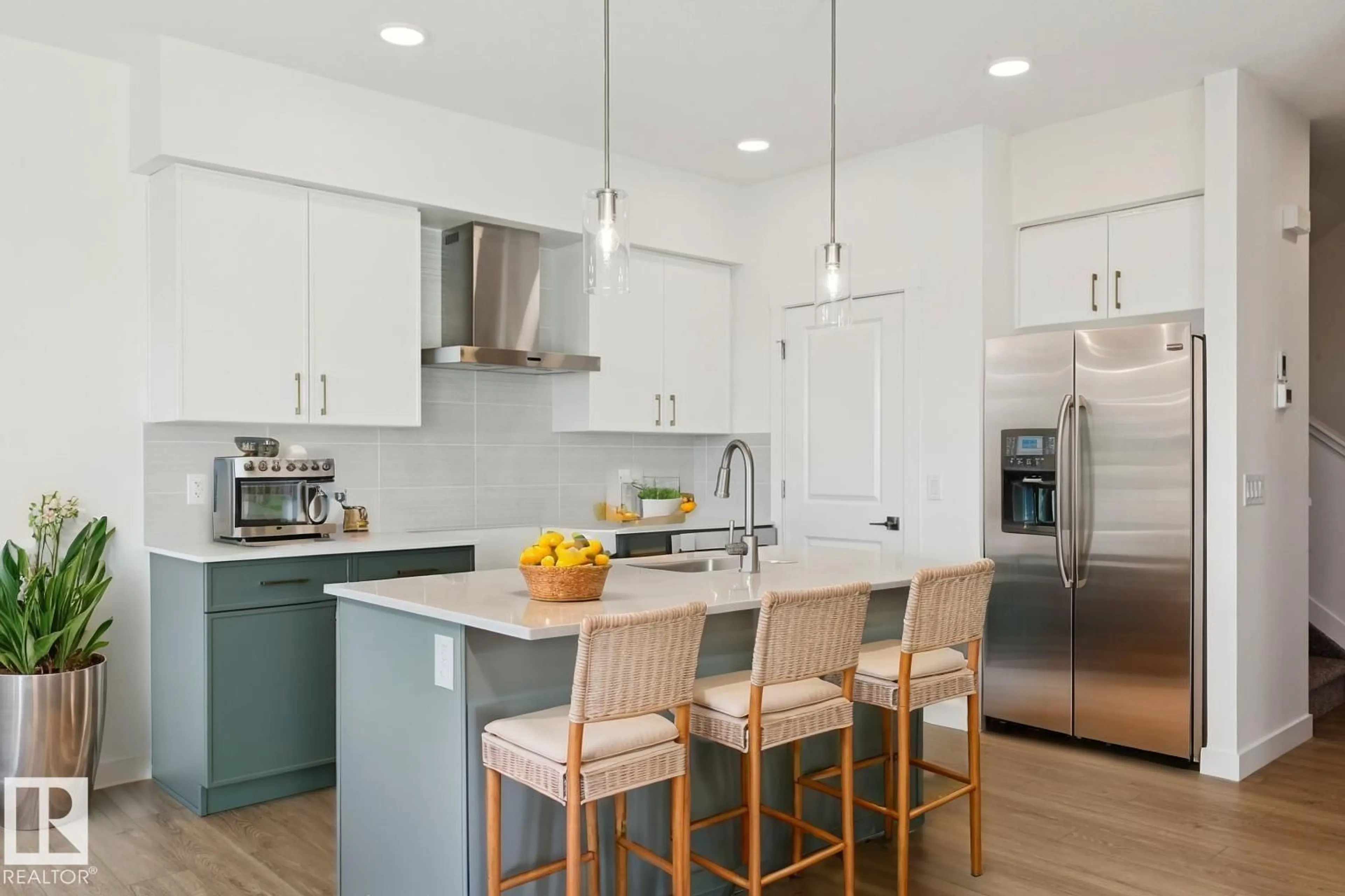 Contemporary kitchen, unknown for 8520 183 AV, Edmonton Alberta T5Z0X5