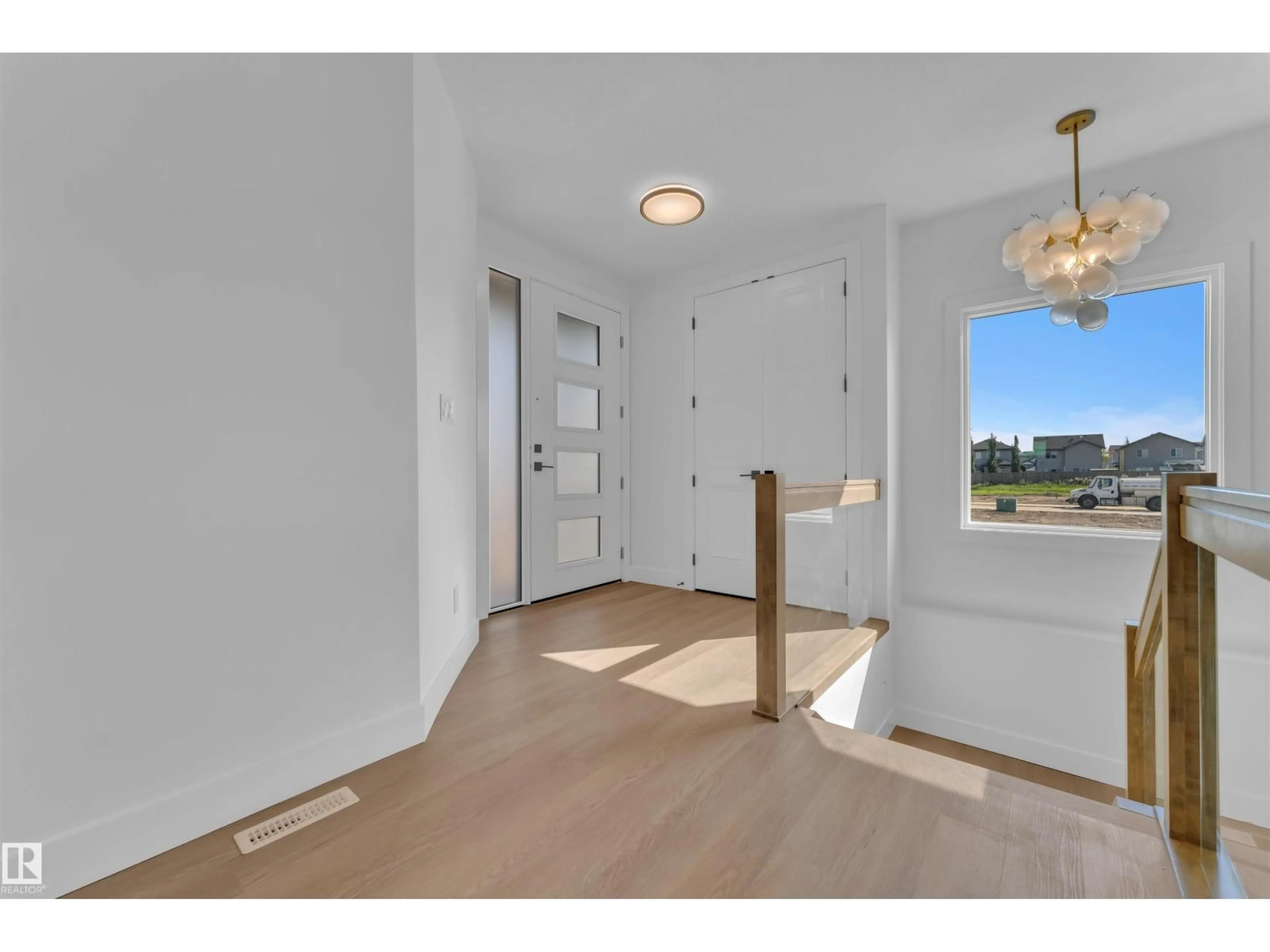 Indoor entryway for 164 CALEDON CR, Spruce Grove Alberta T7X4E3