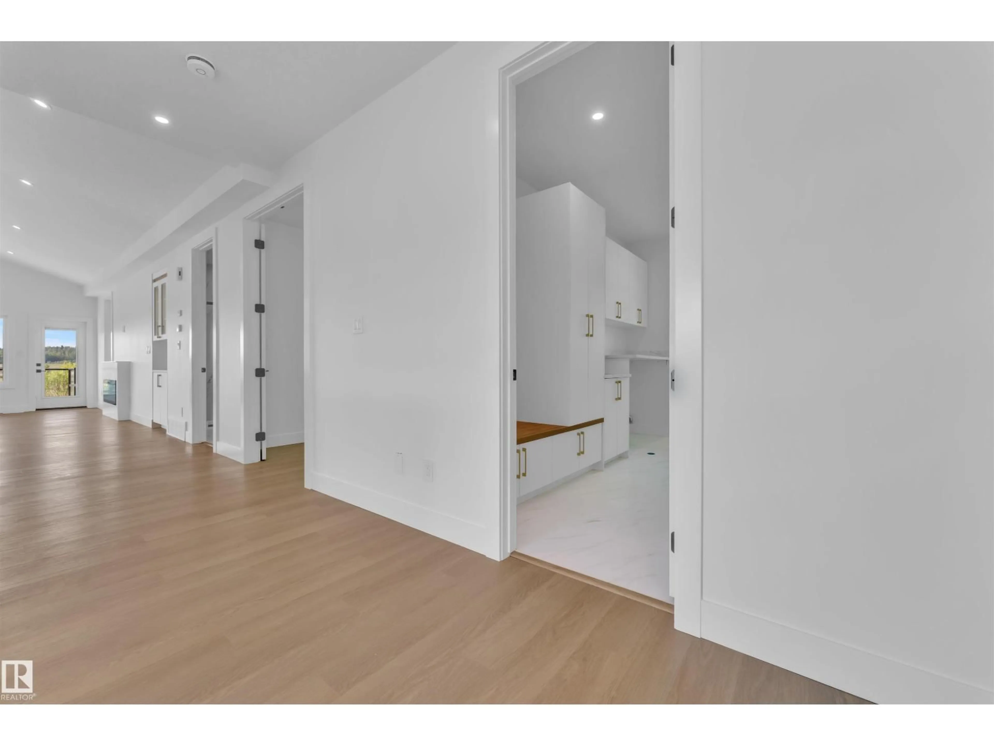 Indoor entryway for 164 CALEDON CR, Spruce Grove Alberta T7X4E3