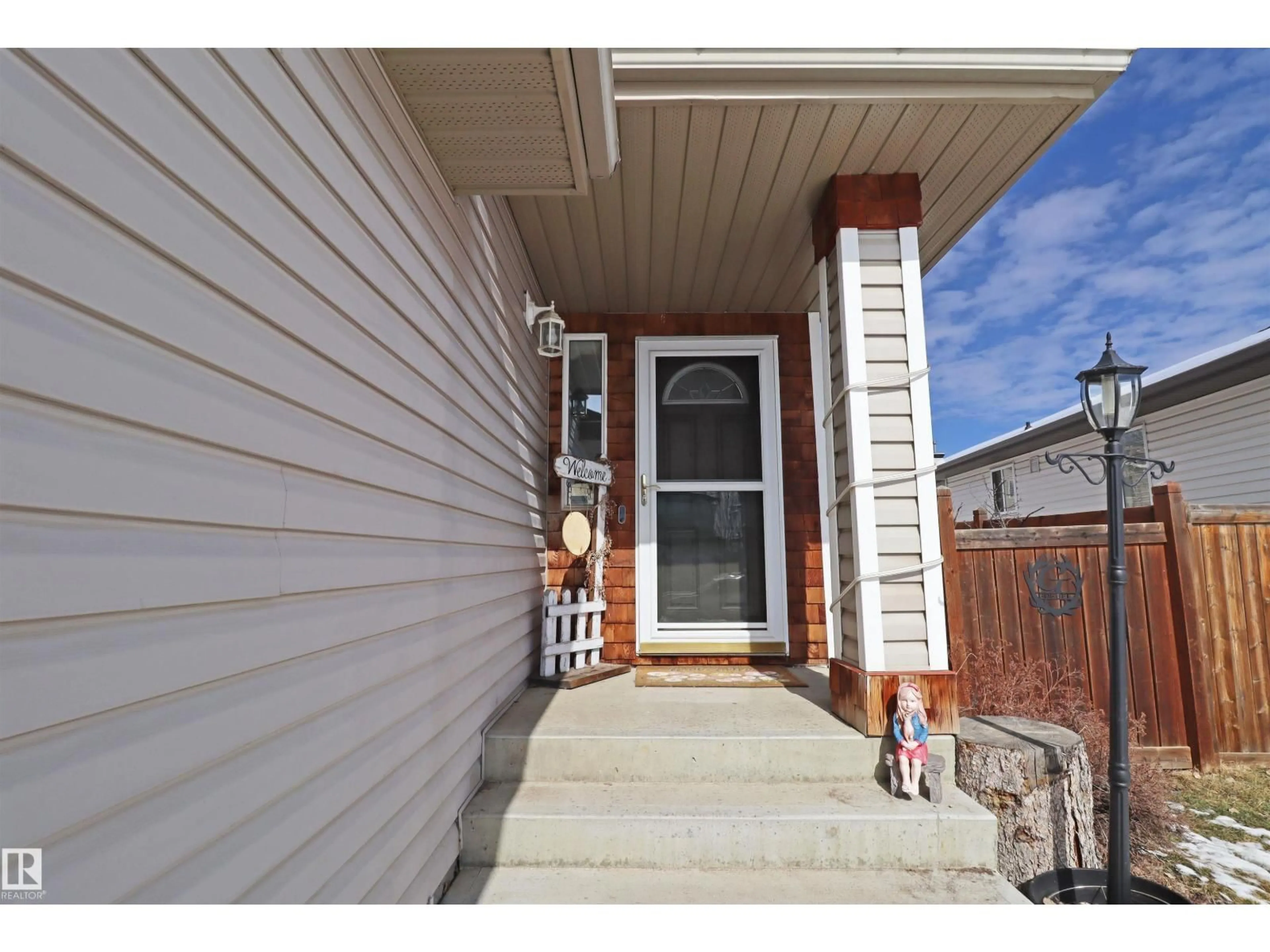 Indoor entryway for 82 LEYLAND WY, Spruce Grove Alberta T7X4P2
