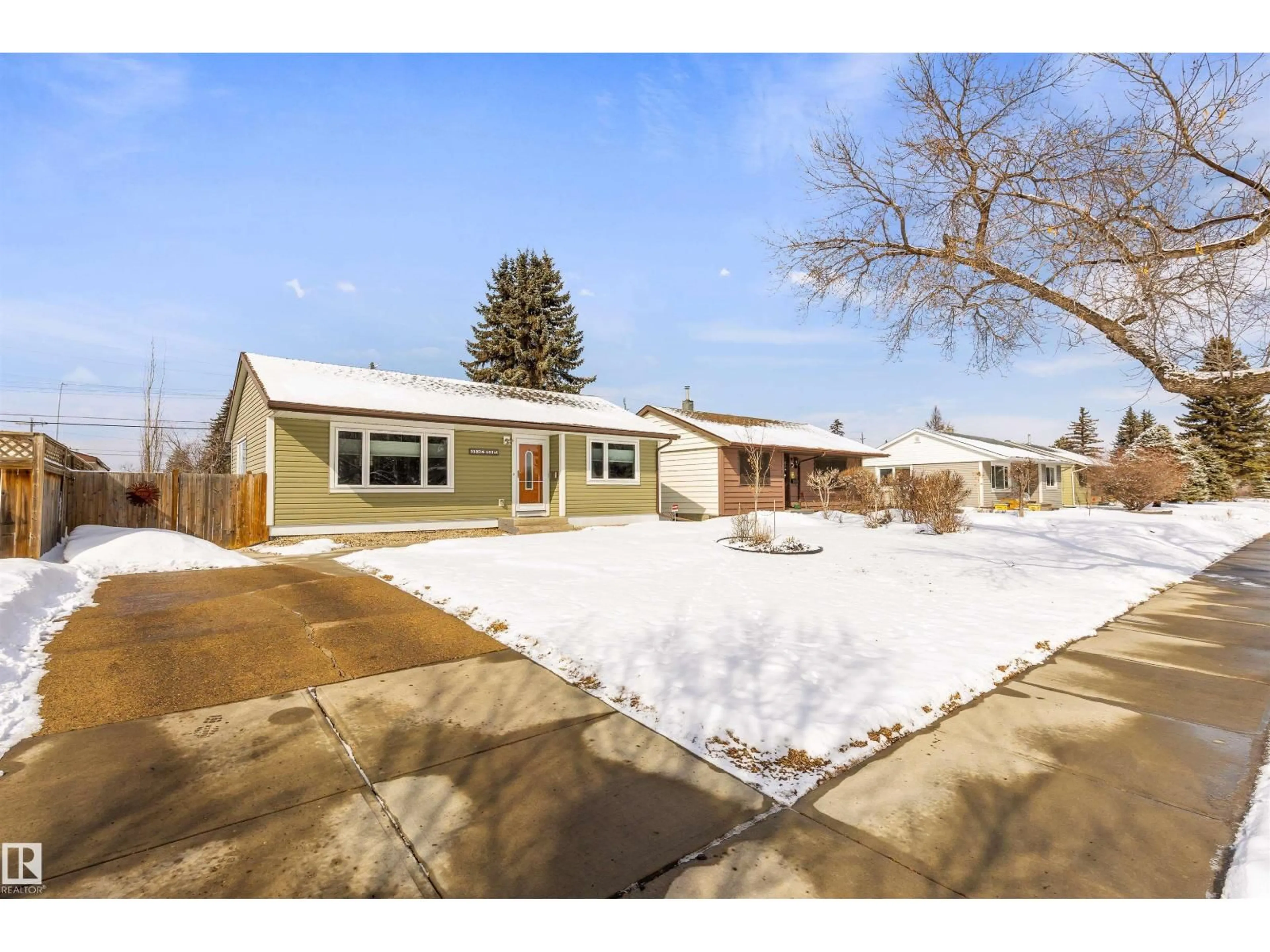 A pic from outside/outdoor area/front of a property/back of a property/a pic from drone, street for 11924 141 ST, Edmonton Alberta T5L2E9