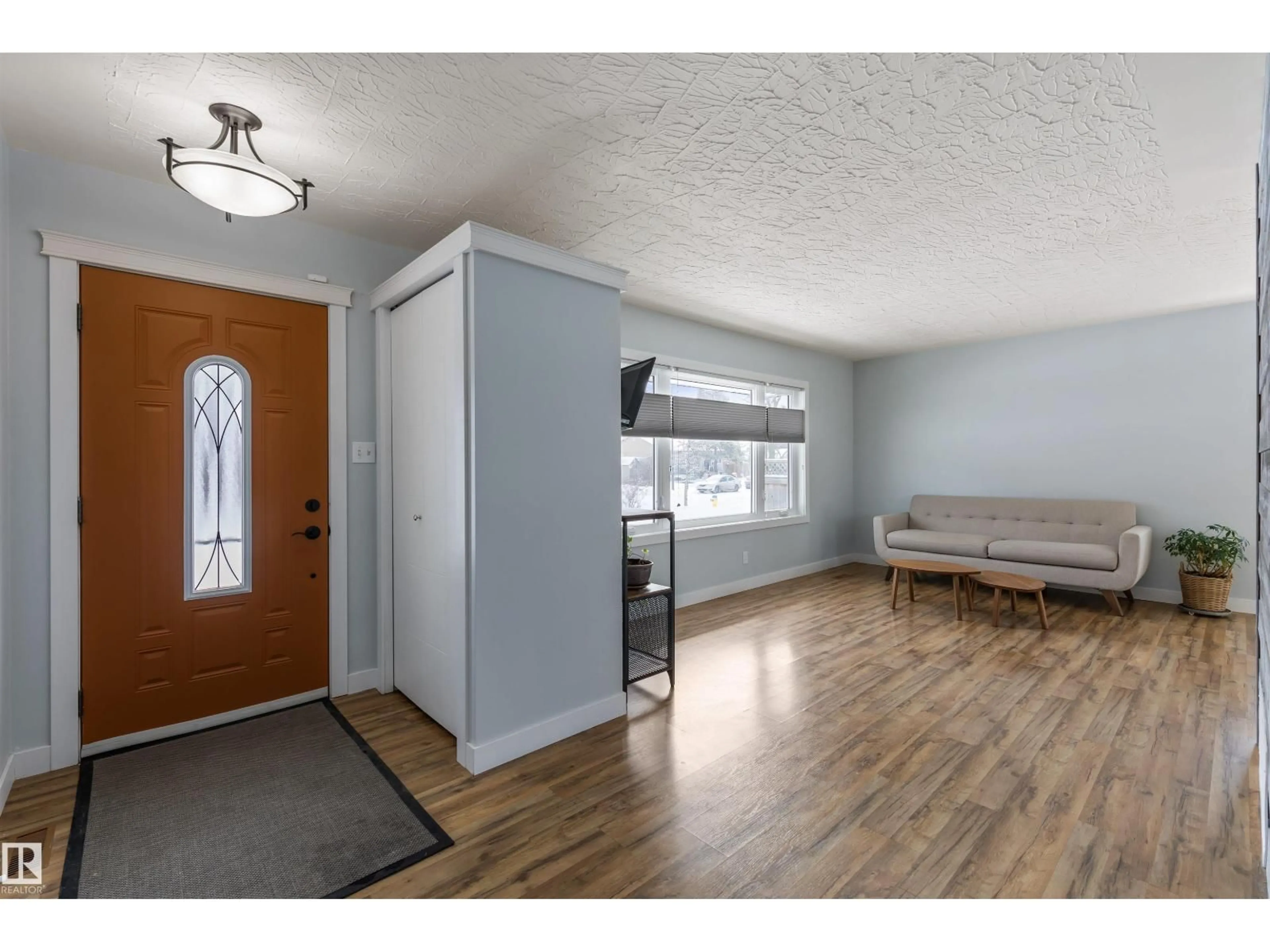 Indoor entryway for 11924 141 ST, Edmonton Alberta T5L2E9
