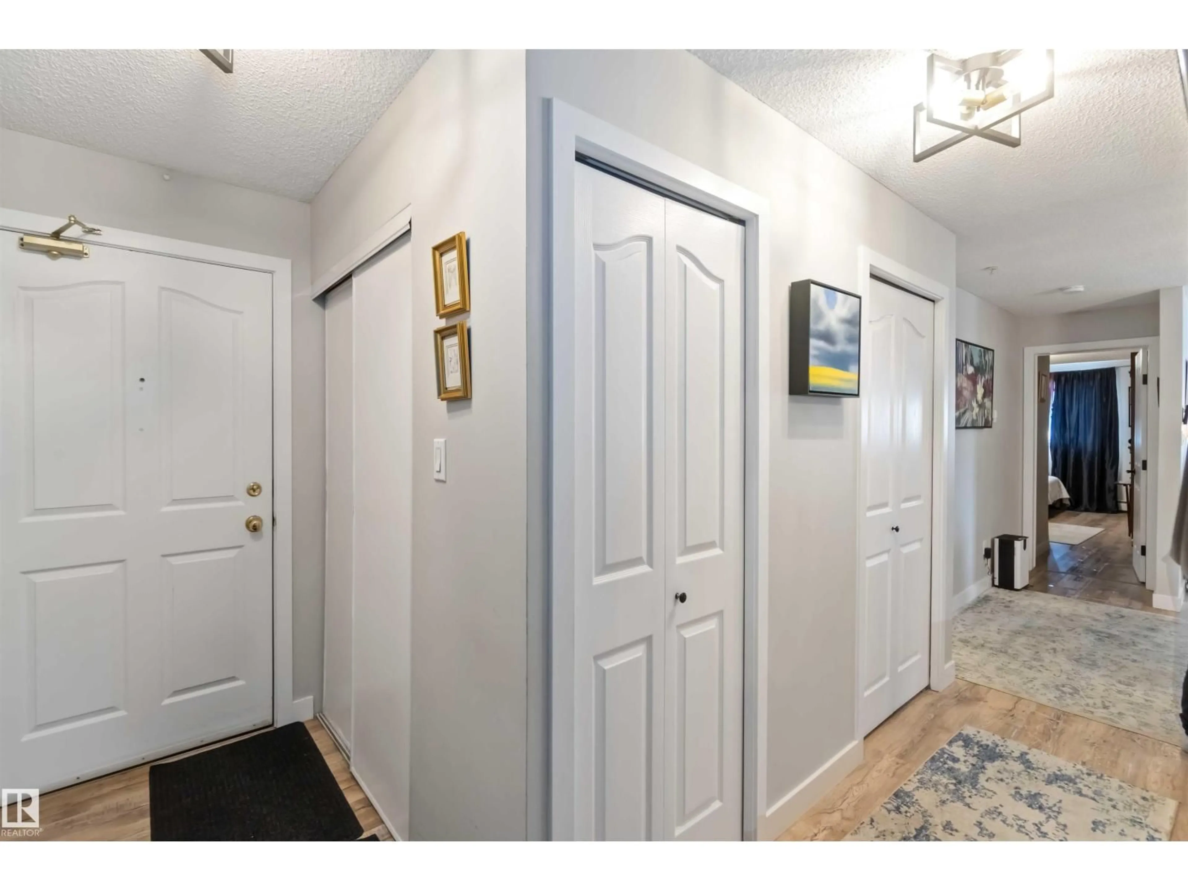 Indoor entryway for 329 17447 98A AV, Edmonton Alberta T5T6M4
