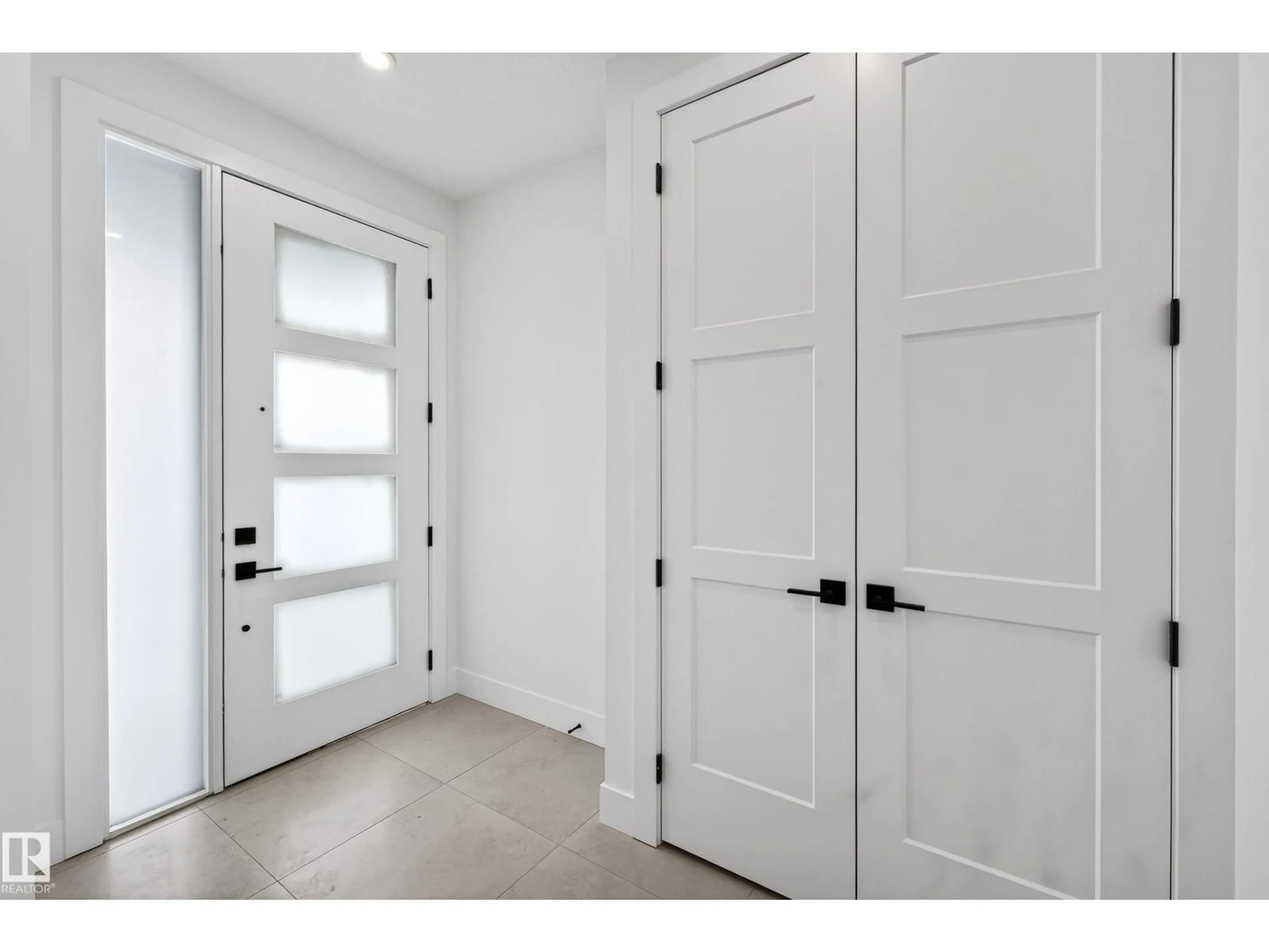 Indoor entryway for 82 BAKER ST, Ardrossan Alberta T8E0B3