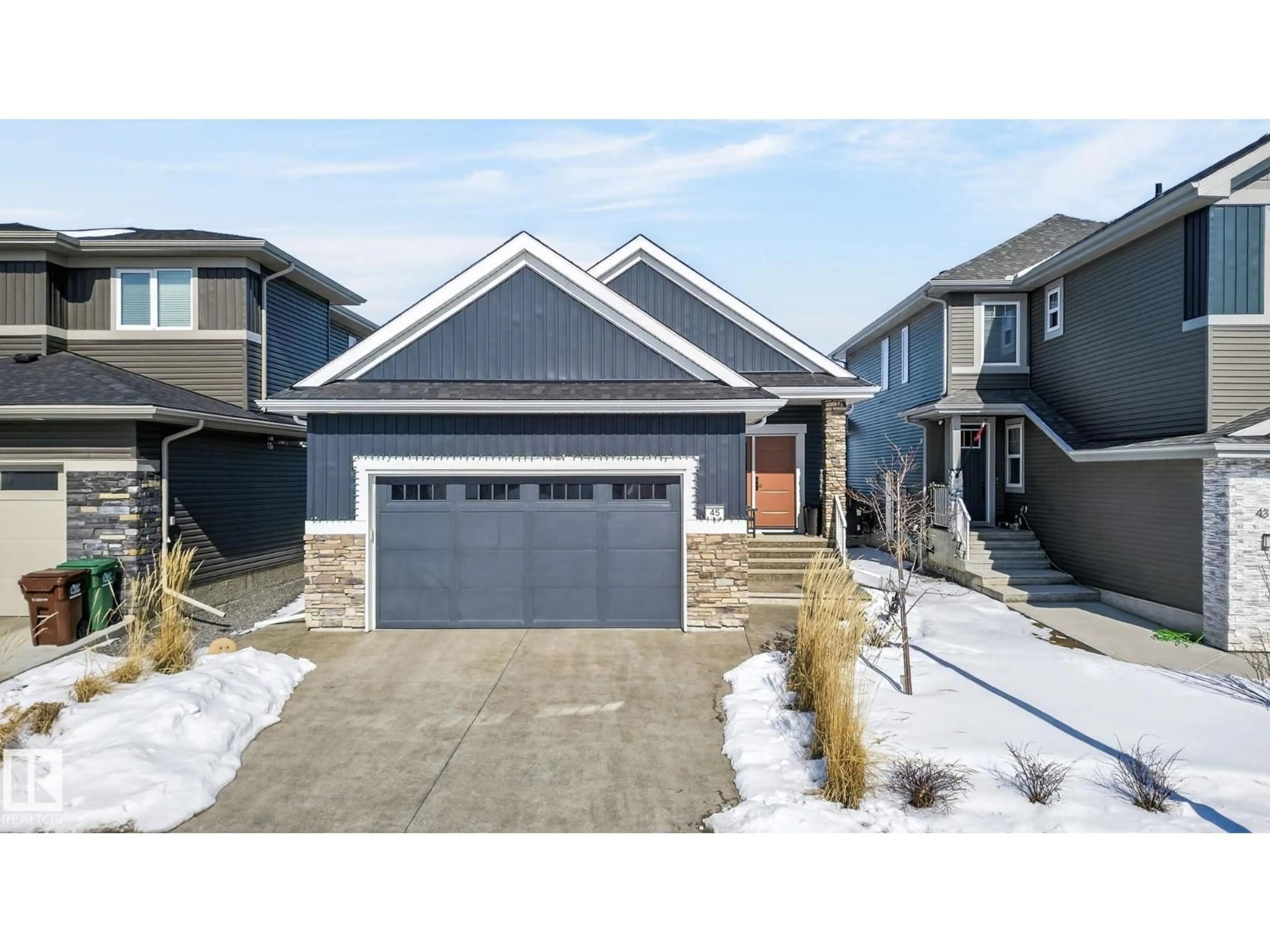 Home with vinyl exterior material, street for 45 EVERMORE CR, St. Albert Alberta T8N7W9