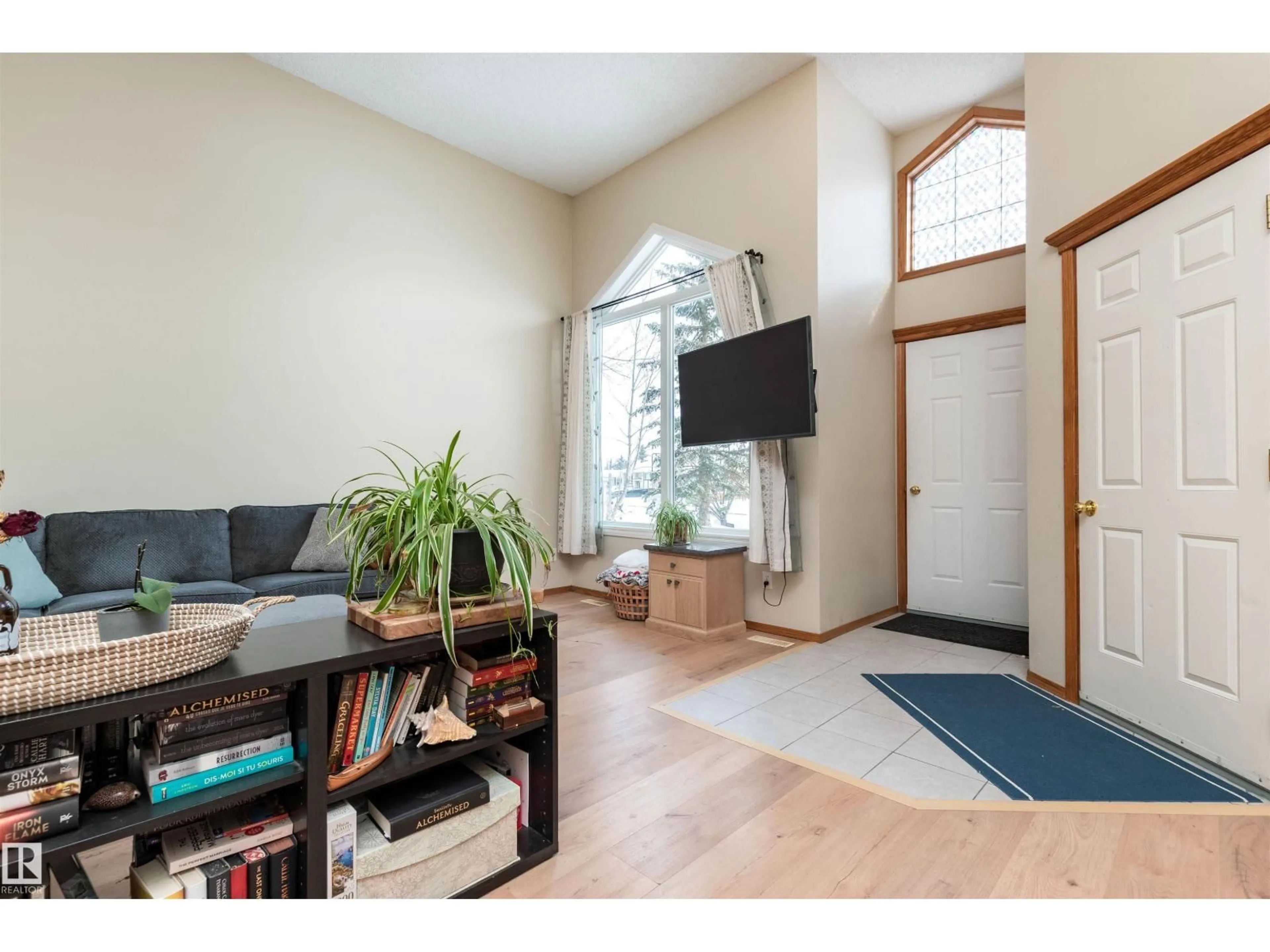 Indoor entryway for 221 GRANDIN DR, Morinville Alberta T8R1H6