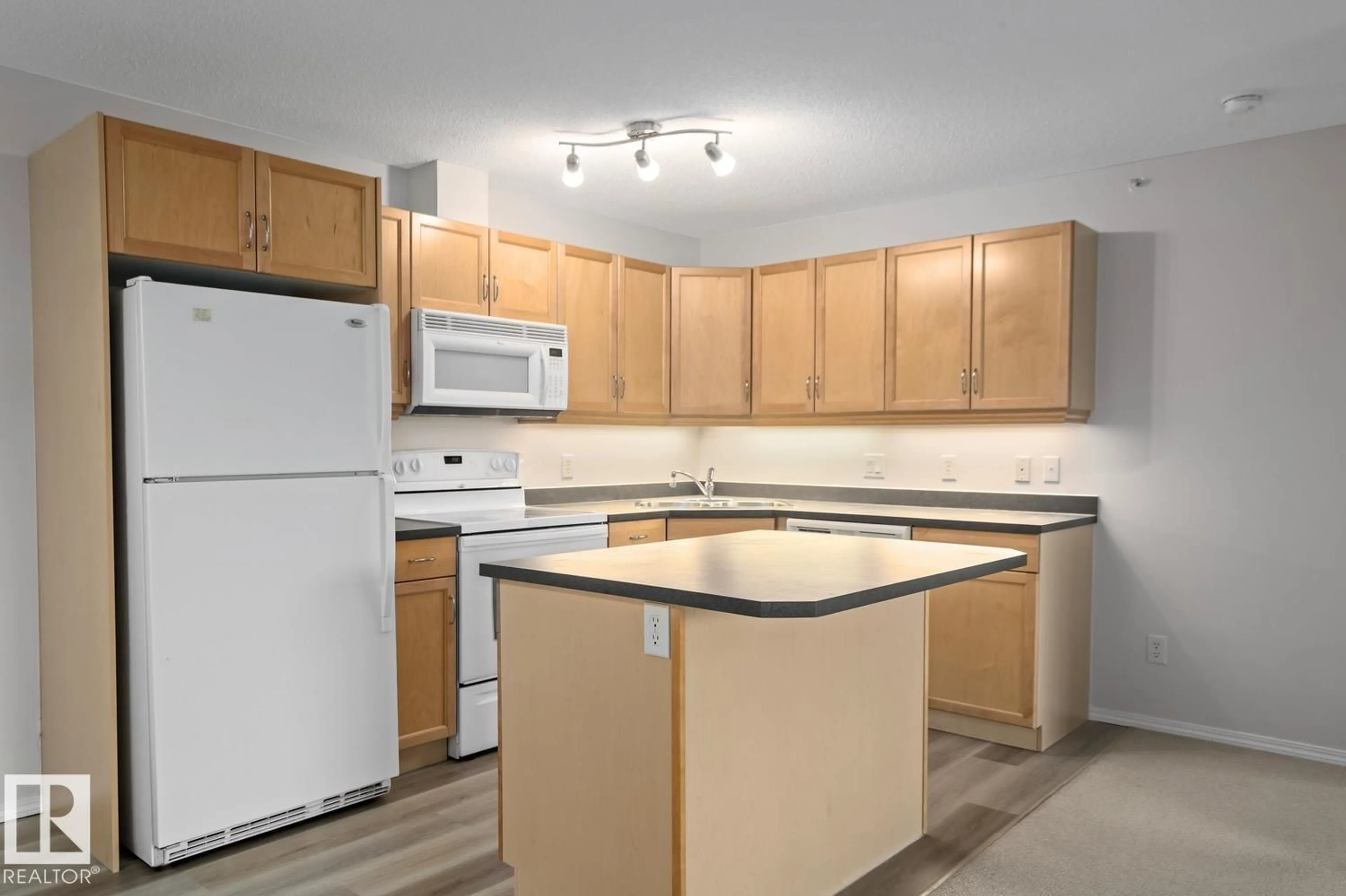 Standard kitchen, unknown for 446 16311 95 ST NW, Edmonton Alberta T5Z3Y5