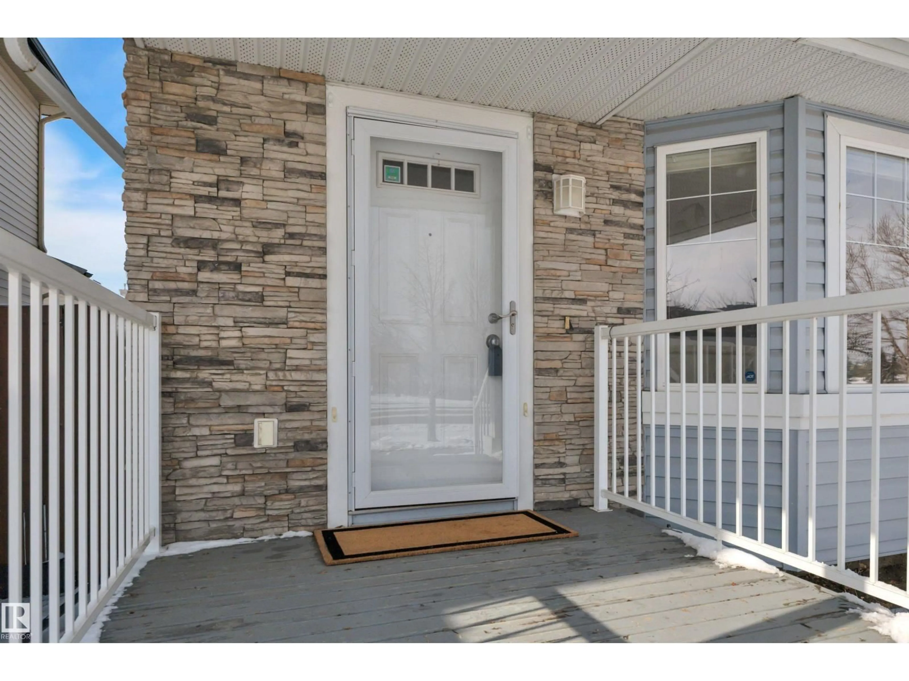 Indoor entryway for 7030 SOUTH TERWILLEGAR DR, Edmonton Alberta T6R3V7