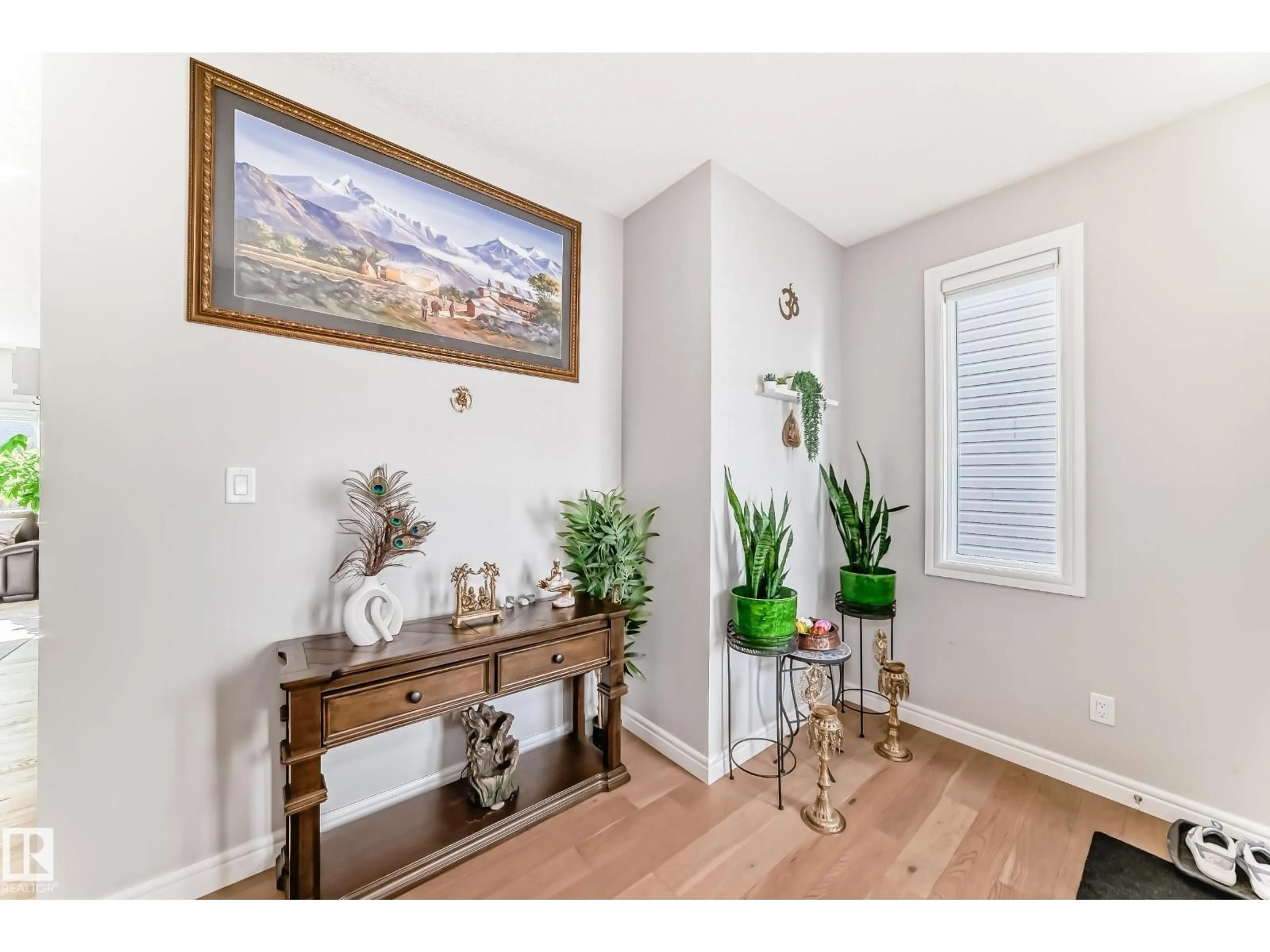 Indoor entryway for 22407 99 AV, Edmonton Alberta T5T7C2