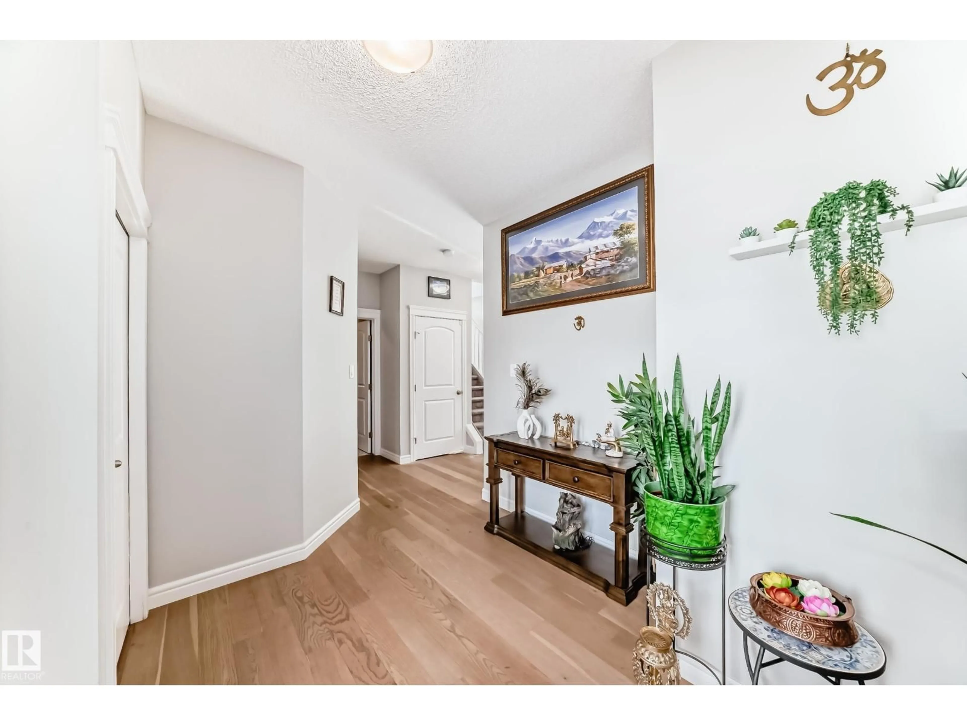 Indoor entryway for 22407 99 AV, Edmonton Alberta T5T7C2