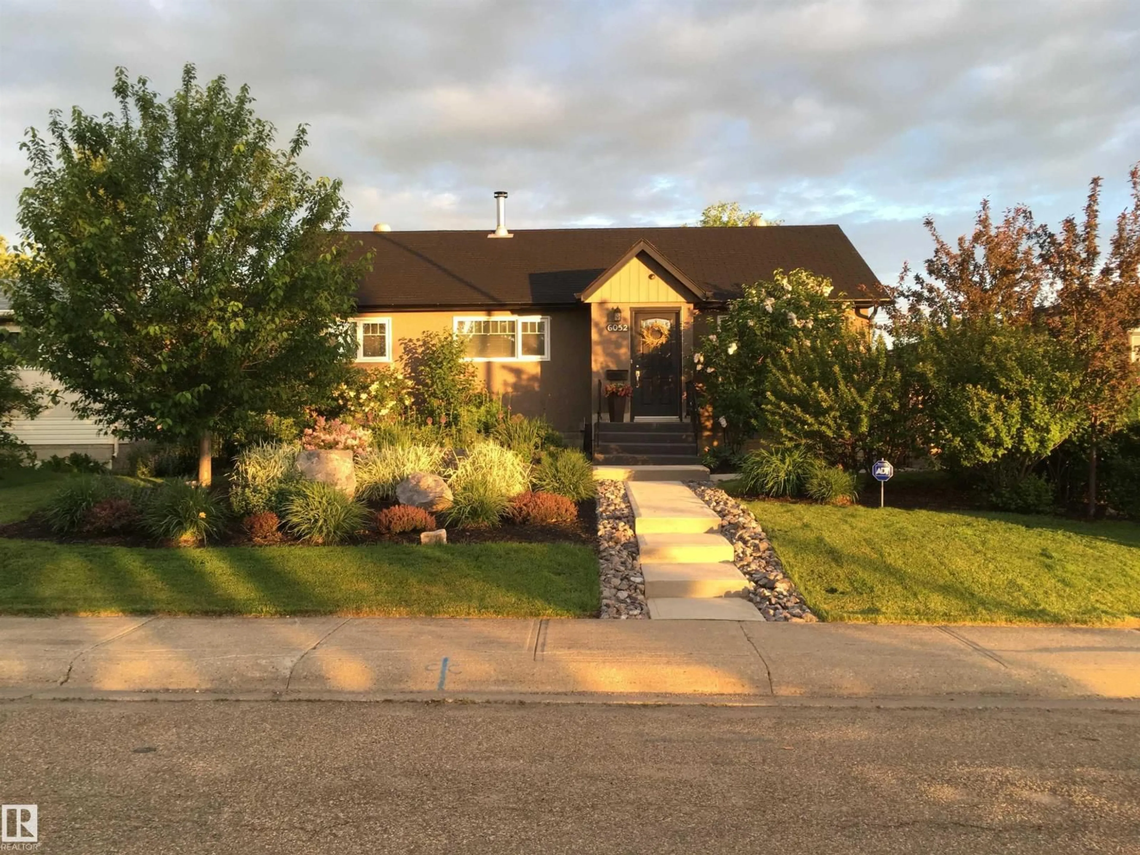 Unknown for NW - 6052 105B ST, Edmonton Alberta T6H2S5