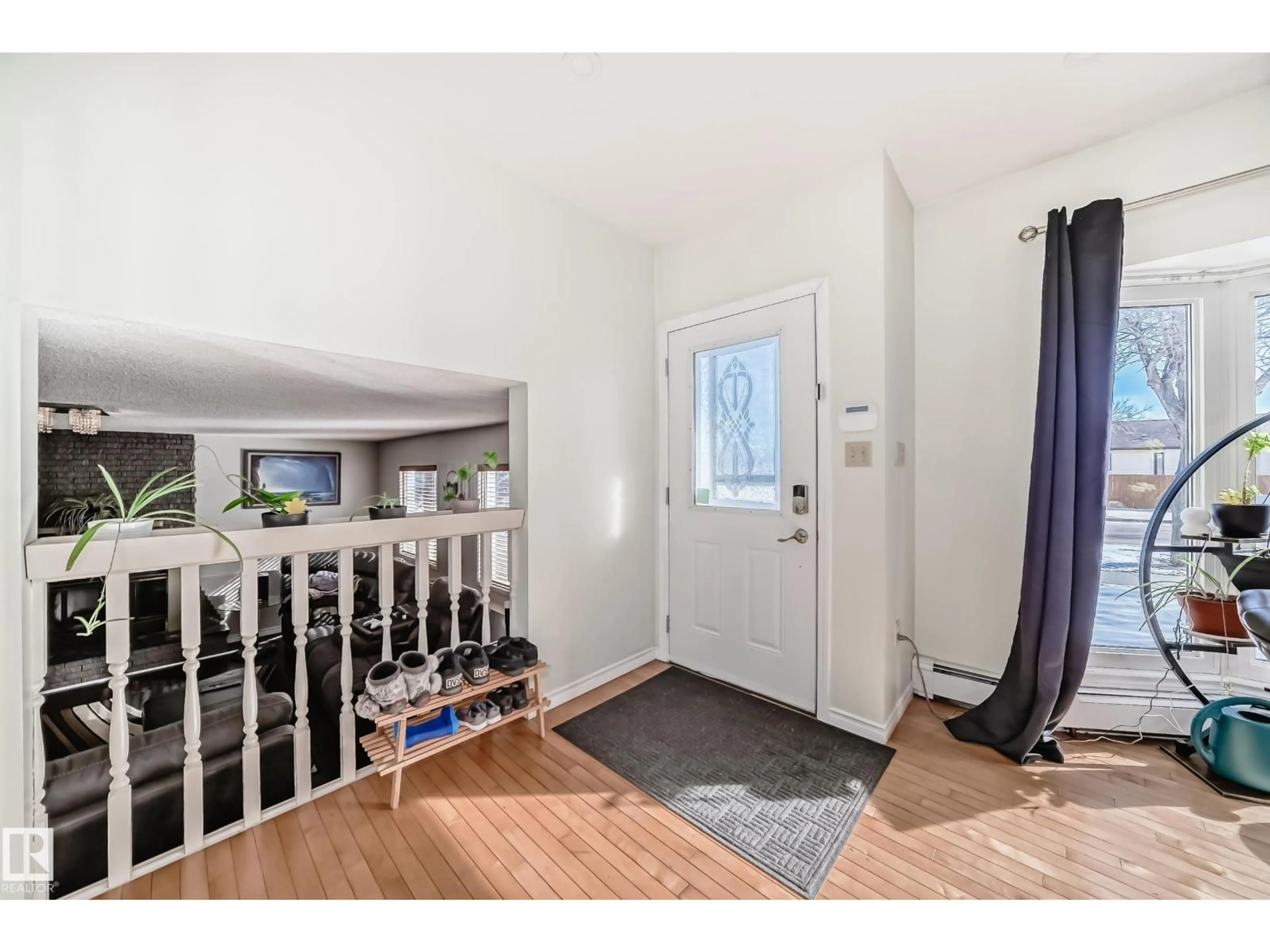 Indoor entryway for 16232 100 ST, Edmonton Alberta T5X4R7