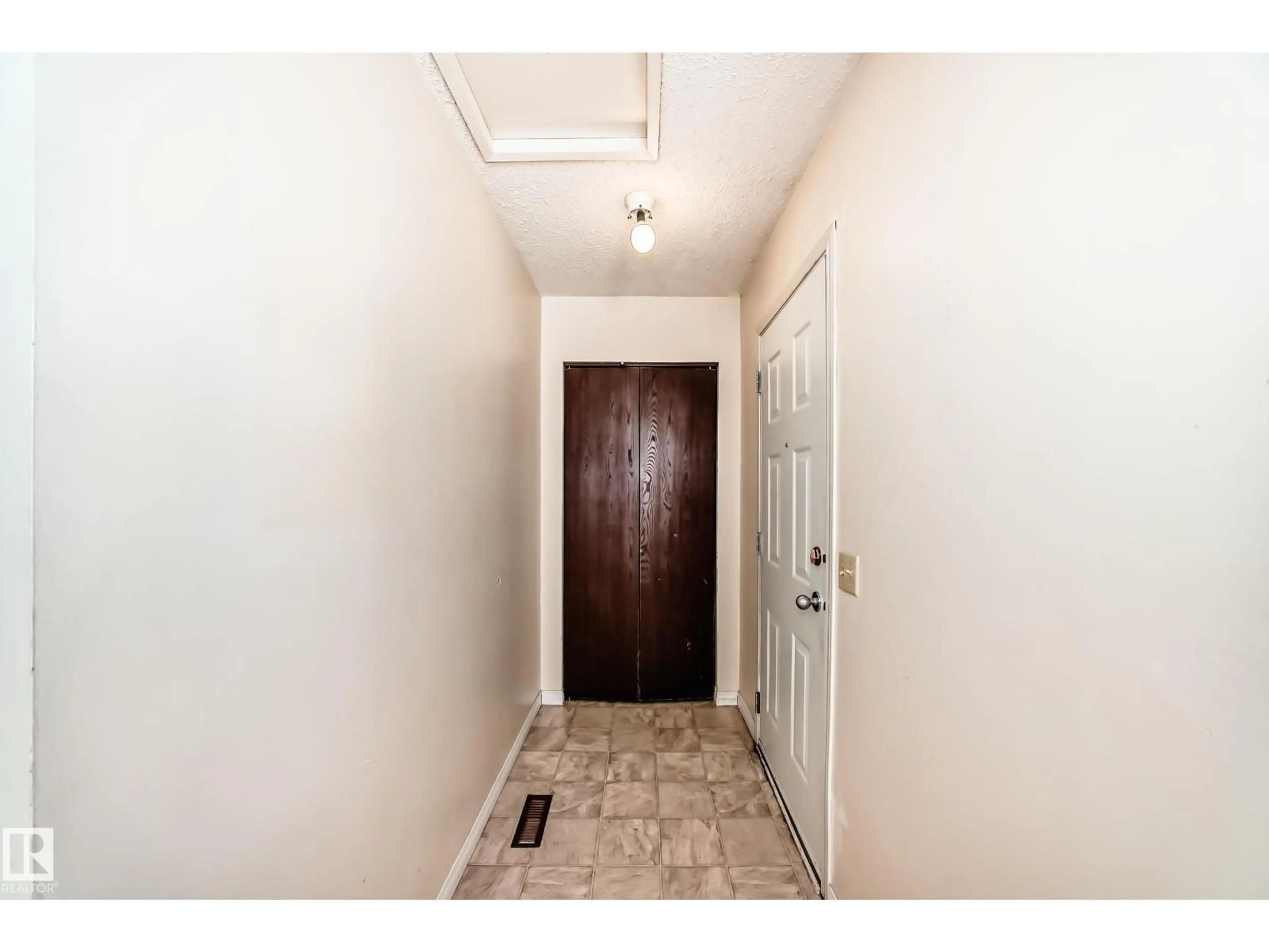 Indoor entryway for 4432 33A AV, Edmonton Alberta T6L4W8