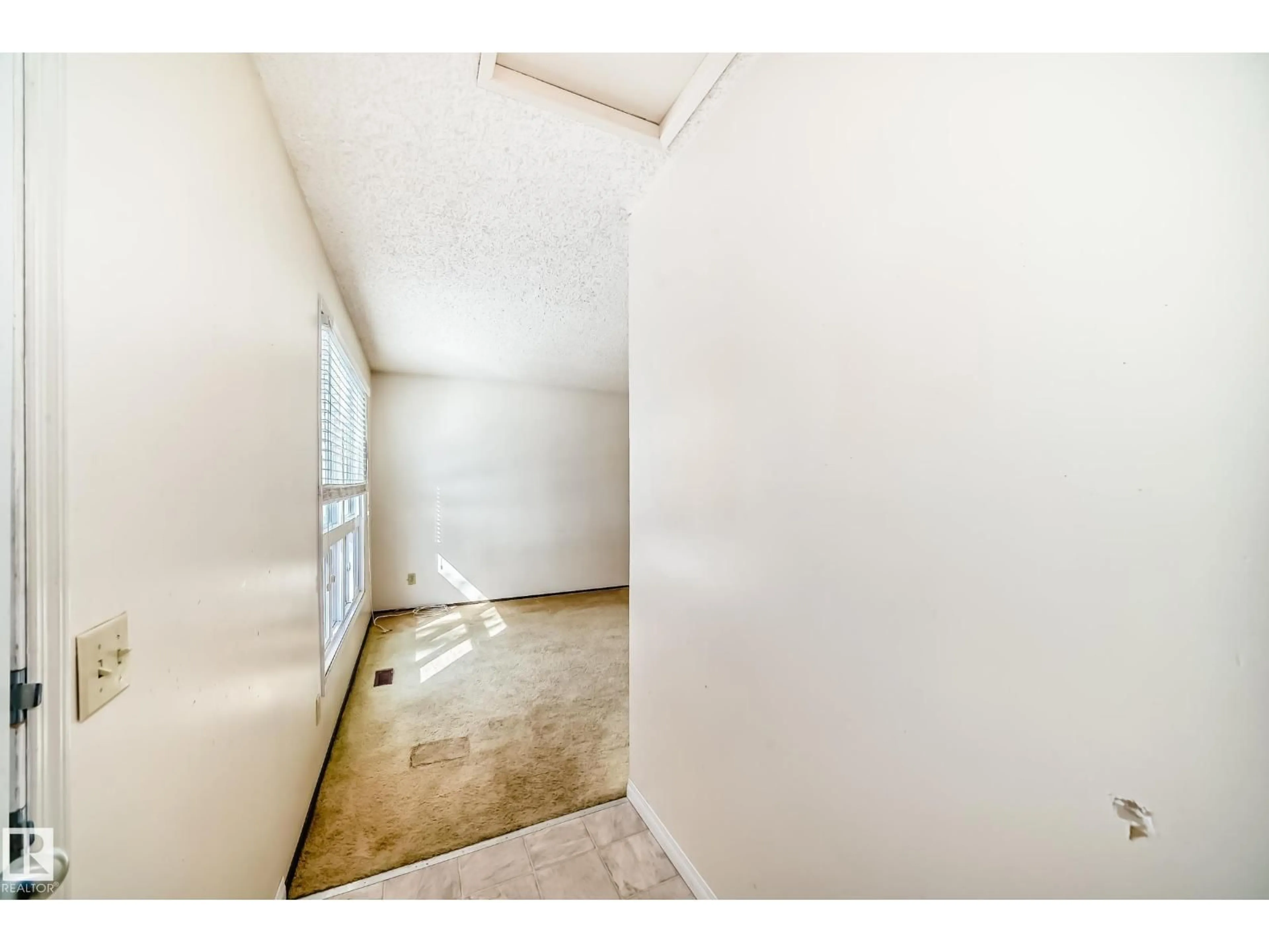 A pic of a room for 4432 33A AV, Edmonton Alberta T6L4W8