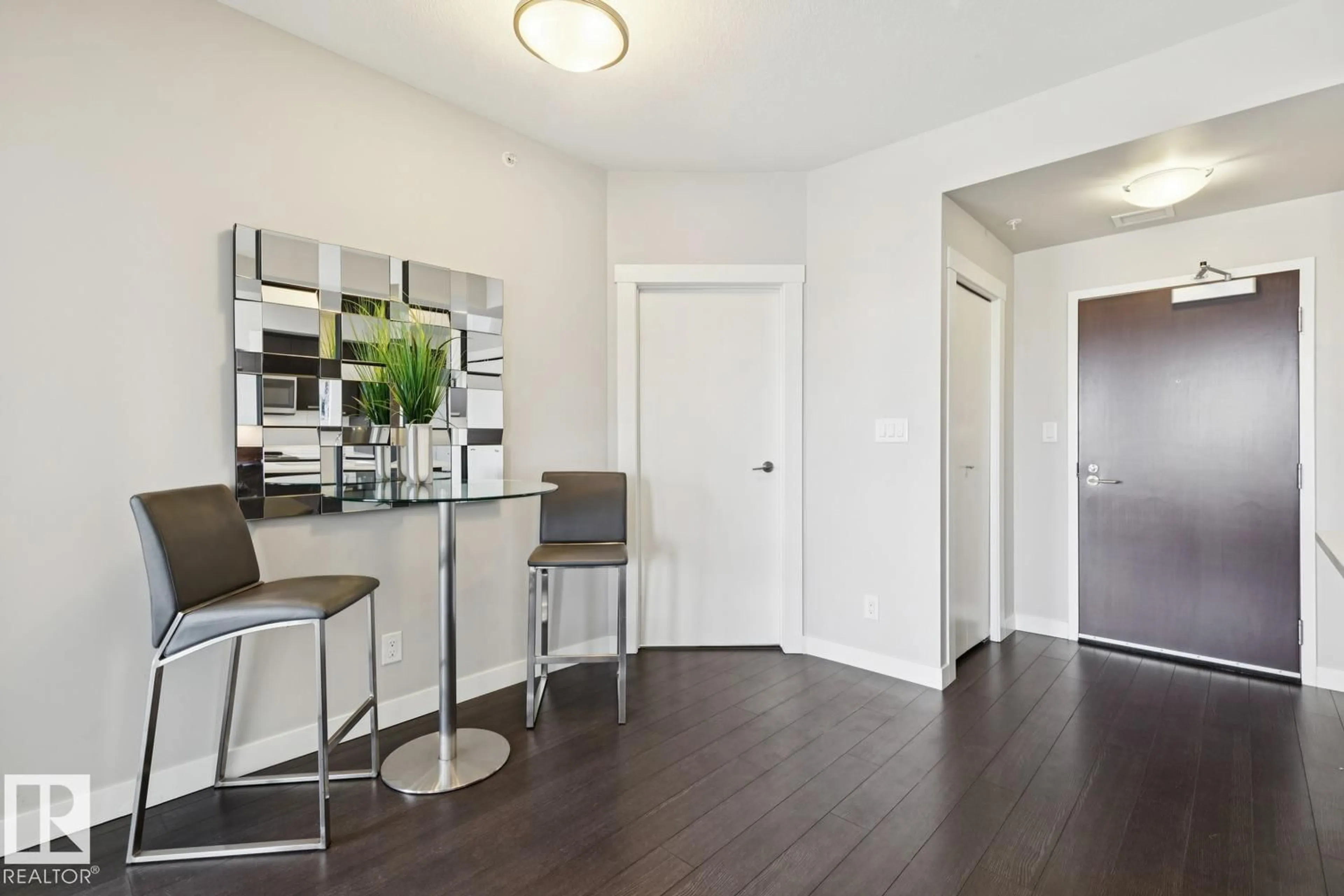 Indoor entryway for 905 - 10410 102 AV, Edmonton Alberta T5J0E9