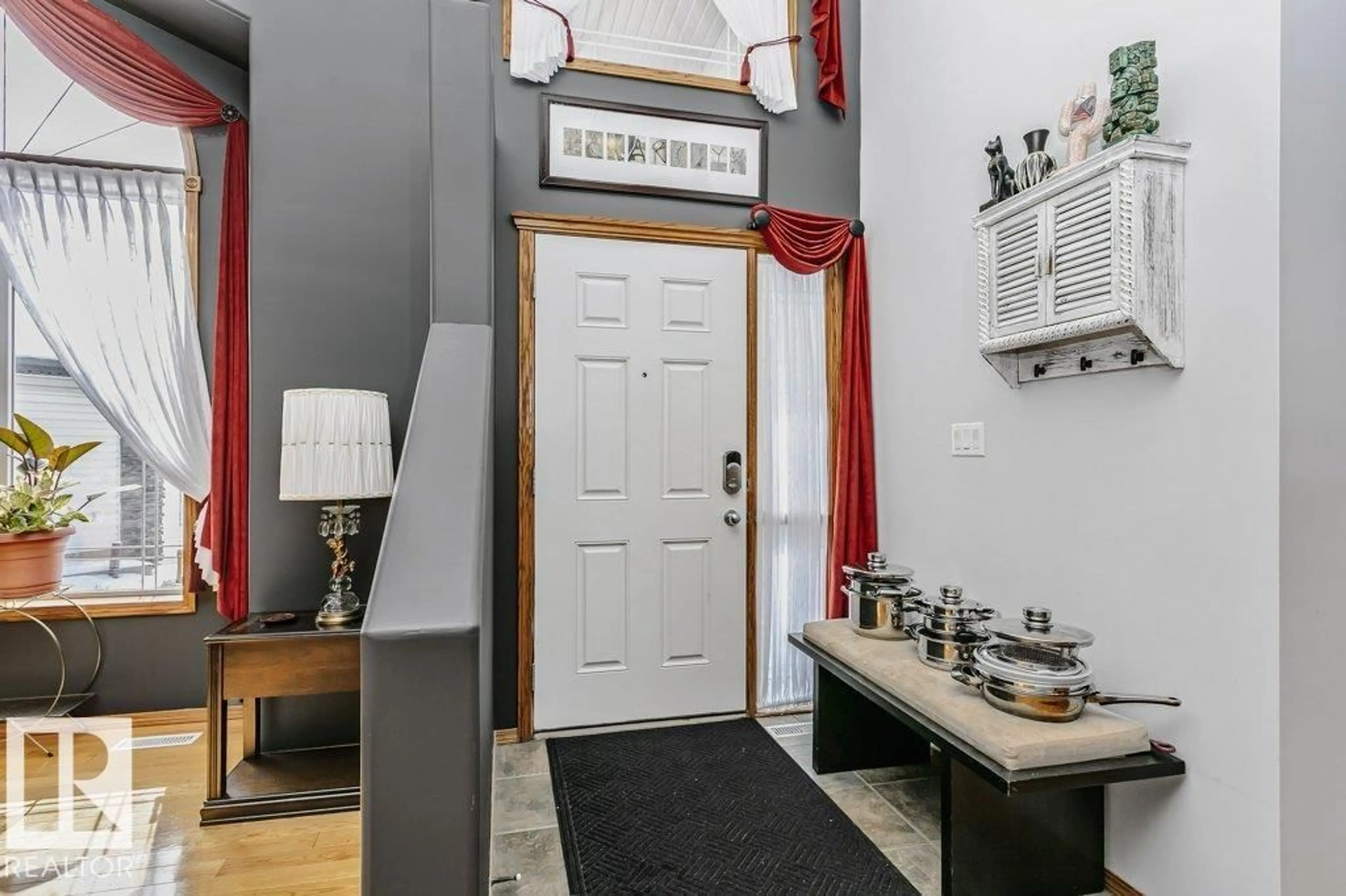 Indoor entryway for 37 WEDGEWOOD, Fort Saskatchewan Alberta T8L4S3