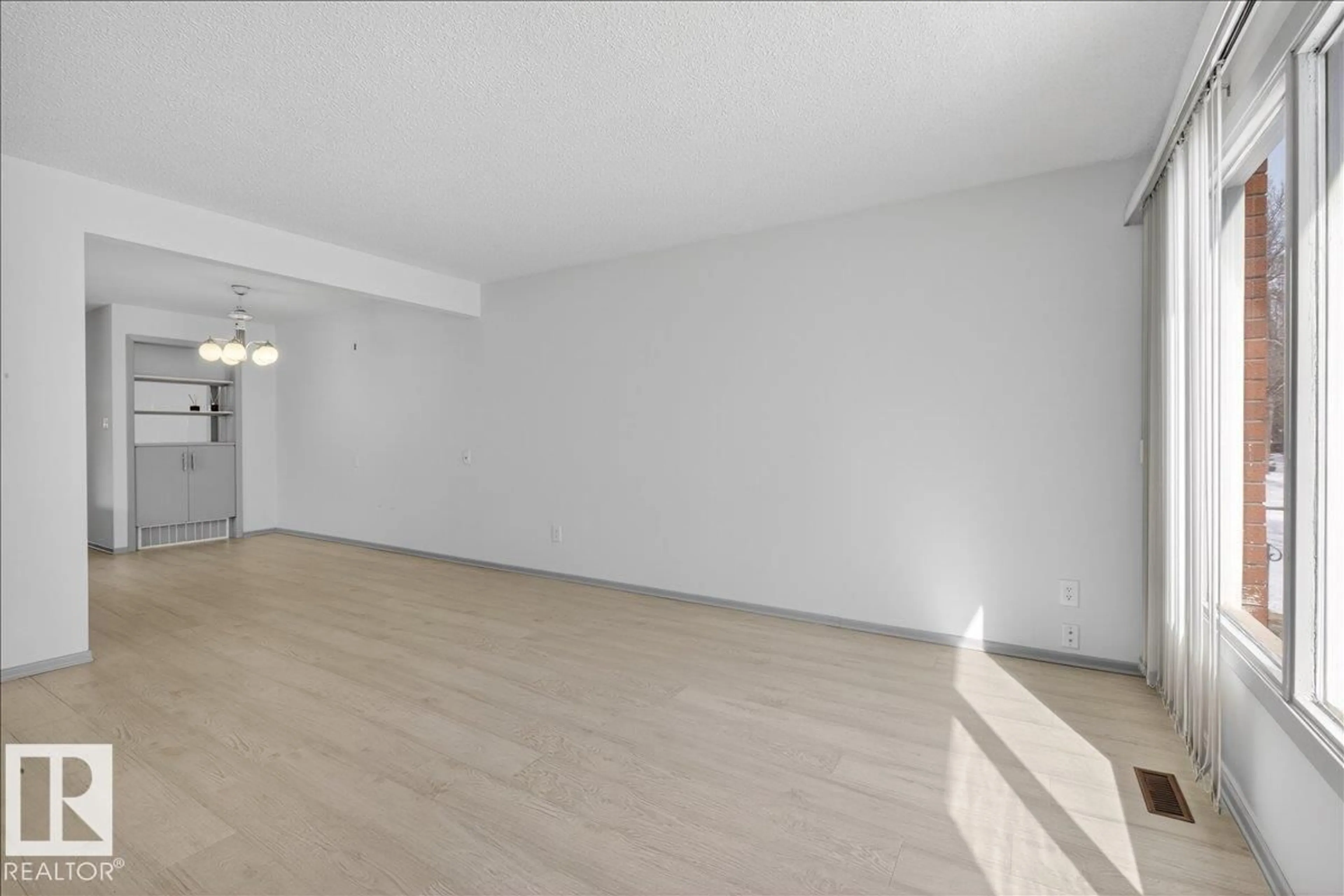 A pic of a room for 11836 42 ST, Edmonton Alberta T5W2N4