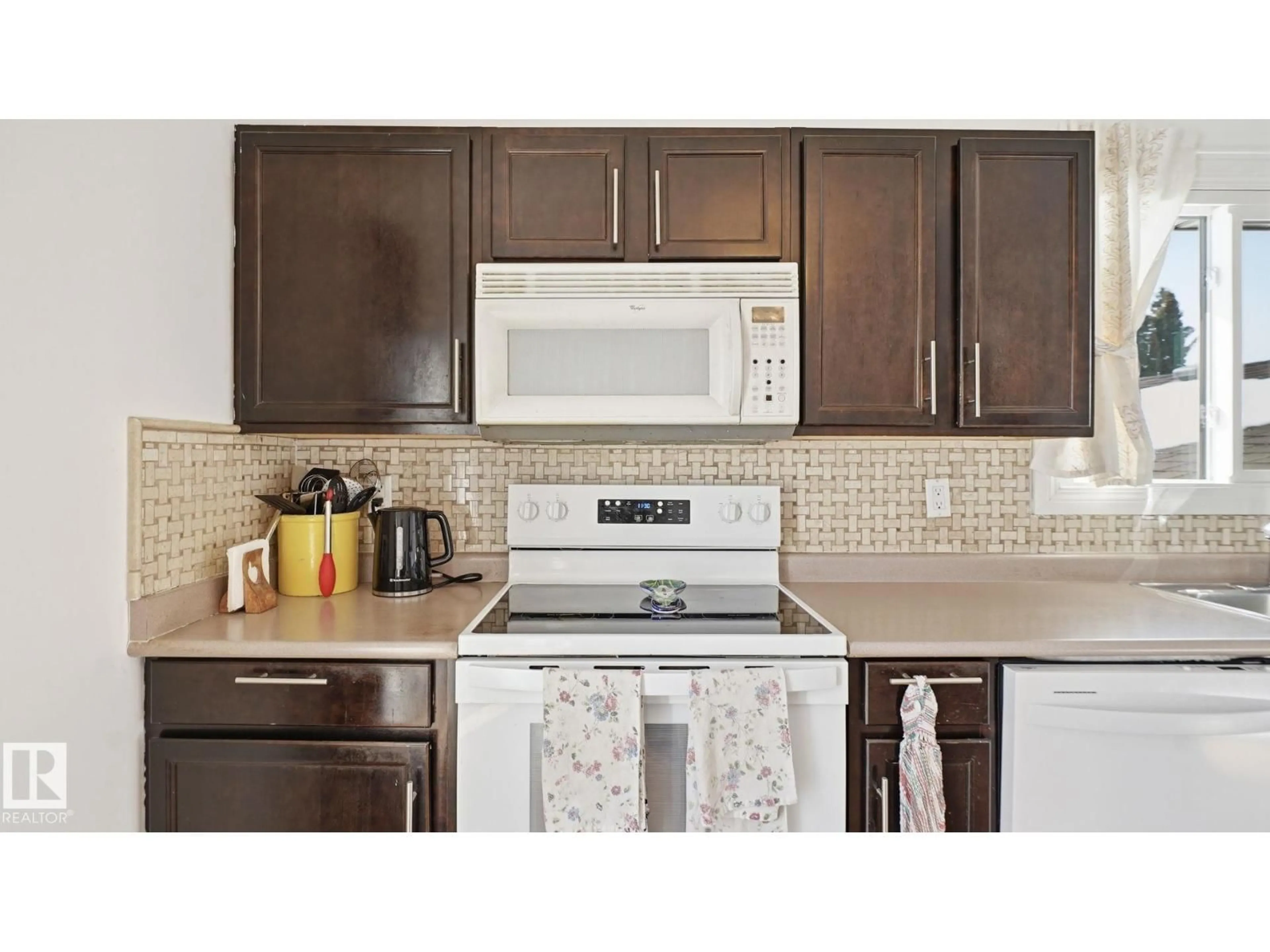 Standard kitchen, ceramic/tile floor for 29 MCNABB CR, Stony Plain Alberta T7Z1G8