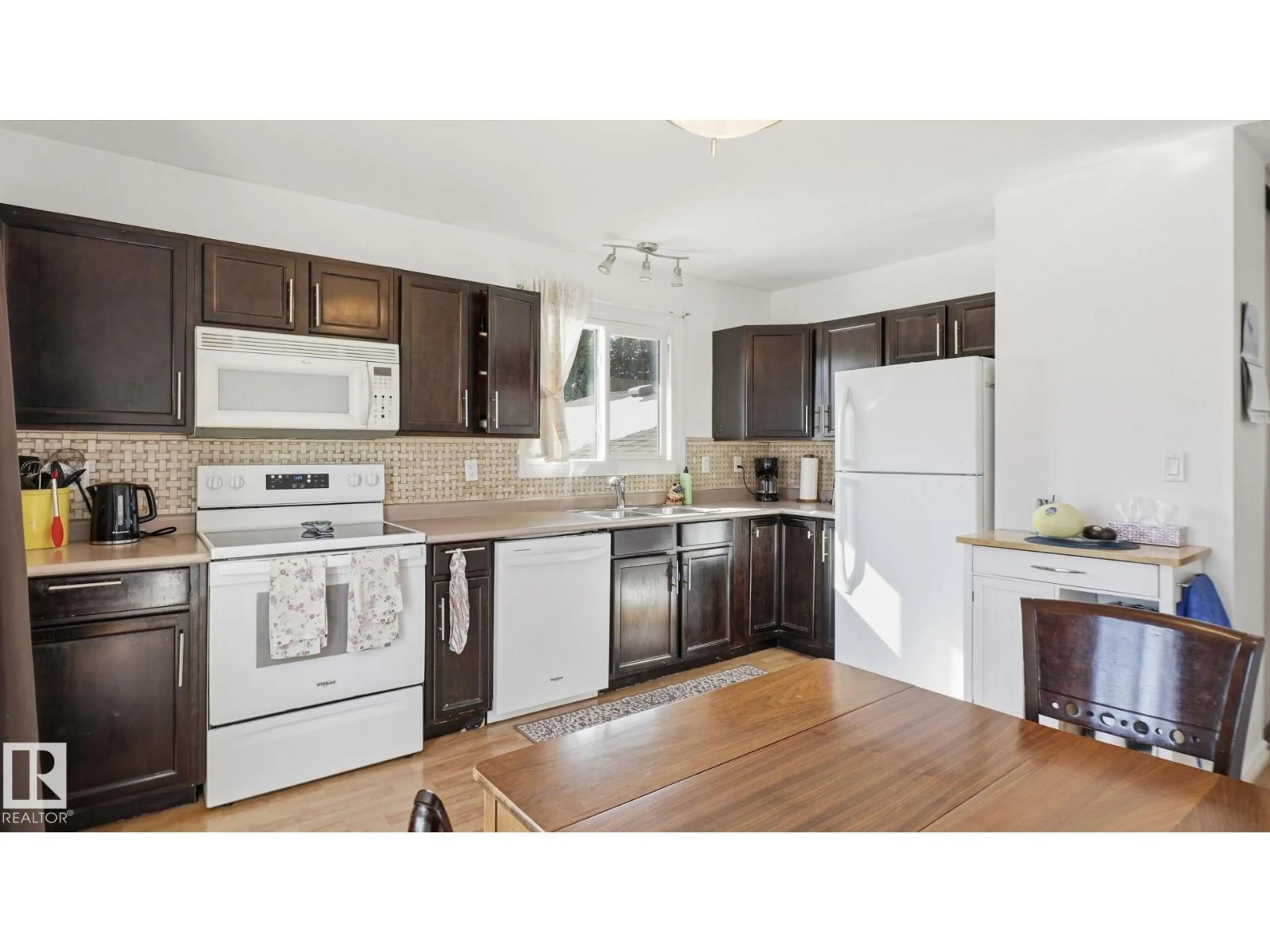 Standard kitchen, wood/laminate floor for 29 MCNABB CR, Stony Plain Alberta T7Z1G8