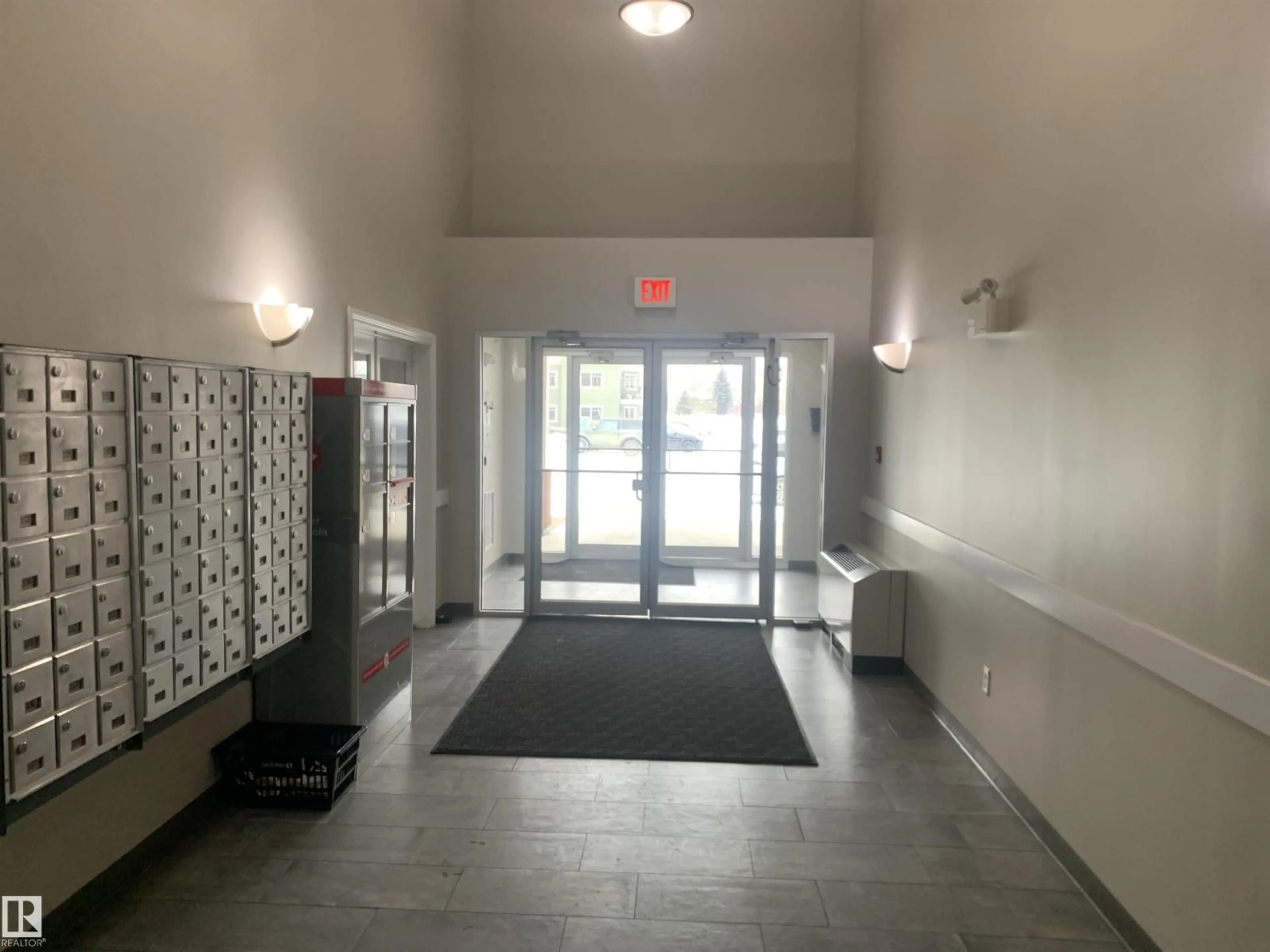 Indoor foyer for 6925 - 411 199 ST, Edmonton Alberta T5T3X8