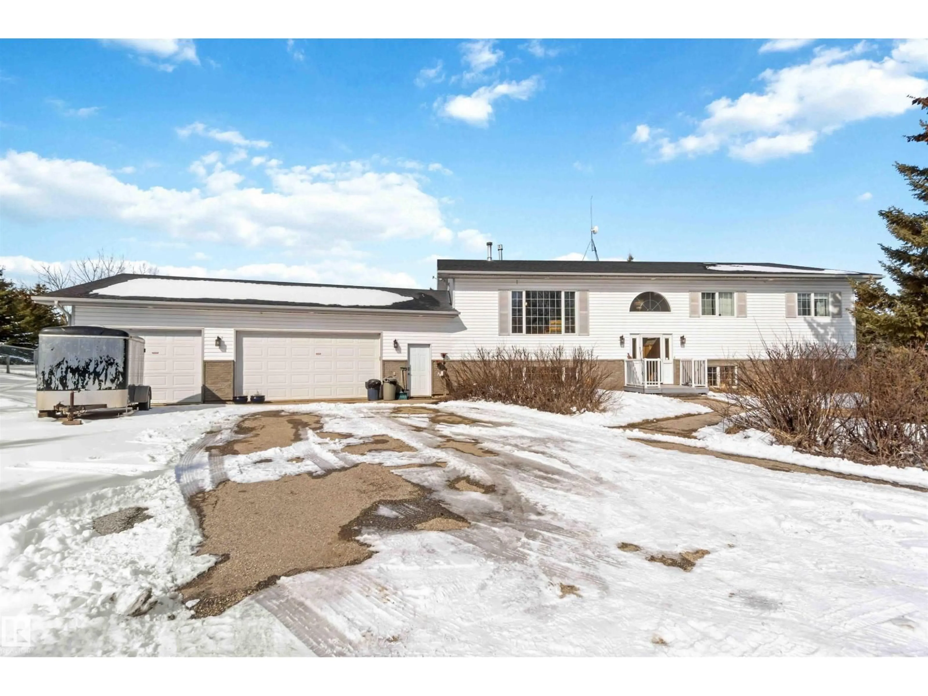 A pic from outside/outdoor area/front of a property/back of a property/a pic from drone, building for 27 52516 RGE ROAD 13, Rural Parkland County Alberta T7Y2C1