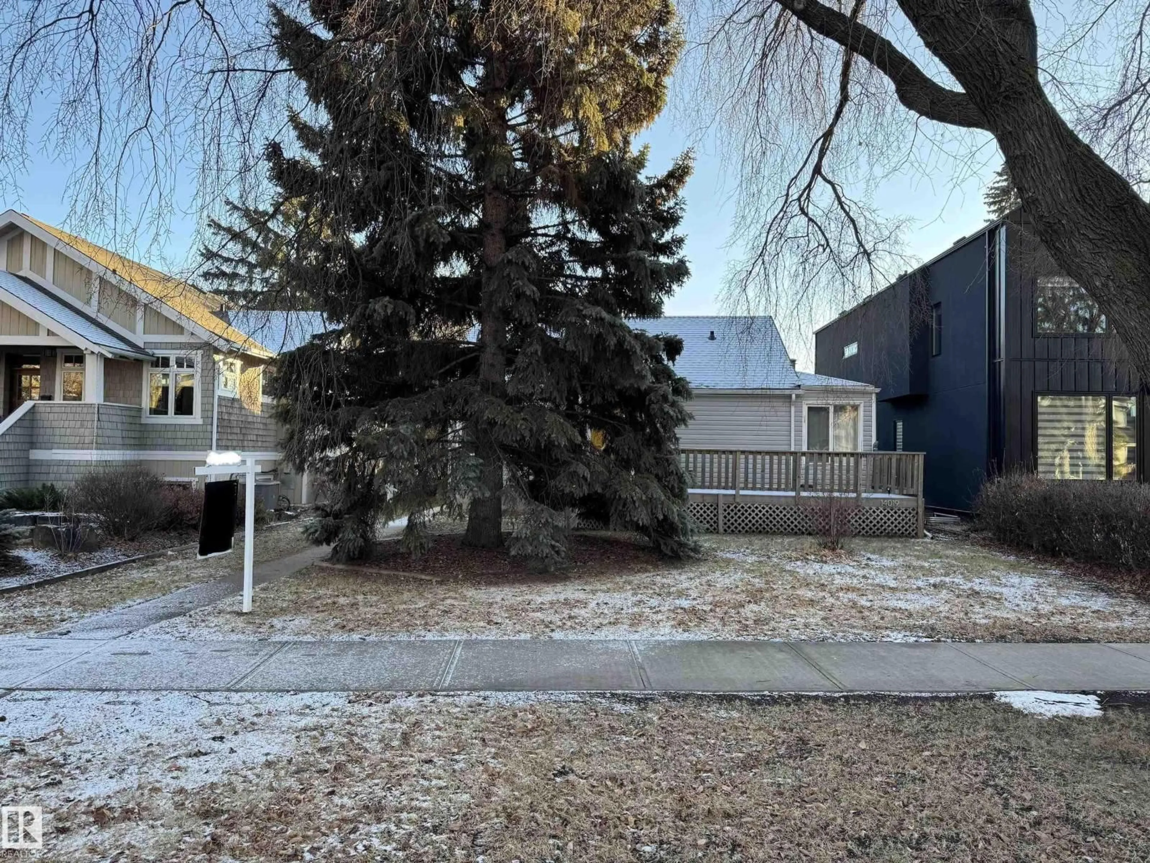 A pic from outside/outdoor area/front of a property/back of a property/a pic from drone, street for 14019 106 AV, Edmonton Alberta T5N1B3