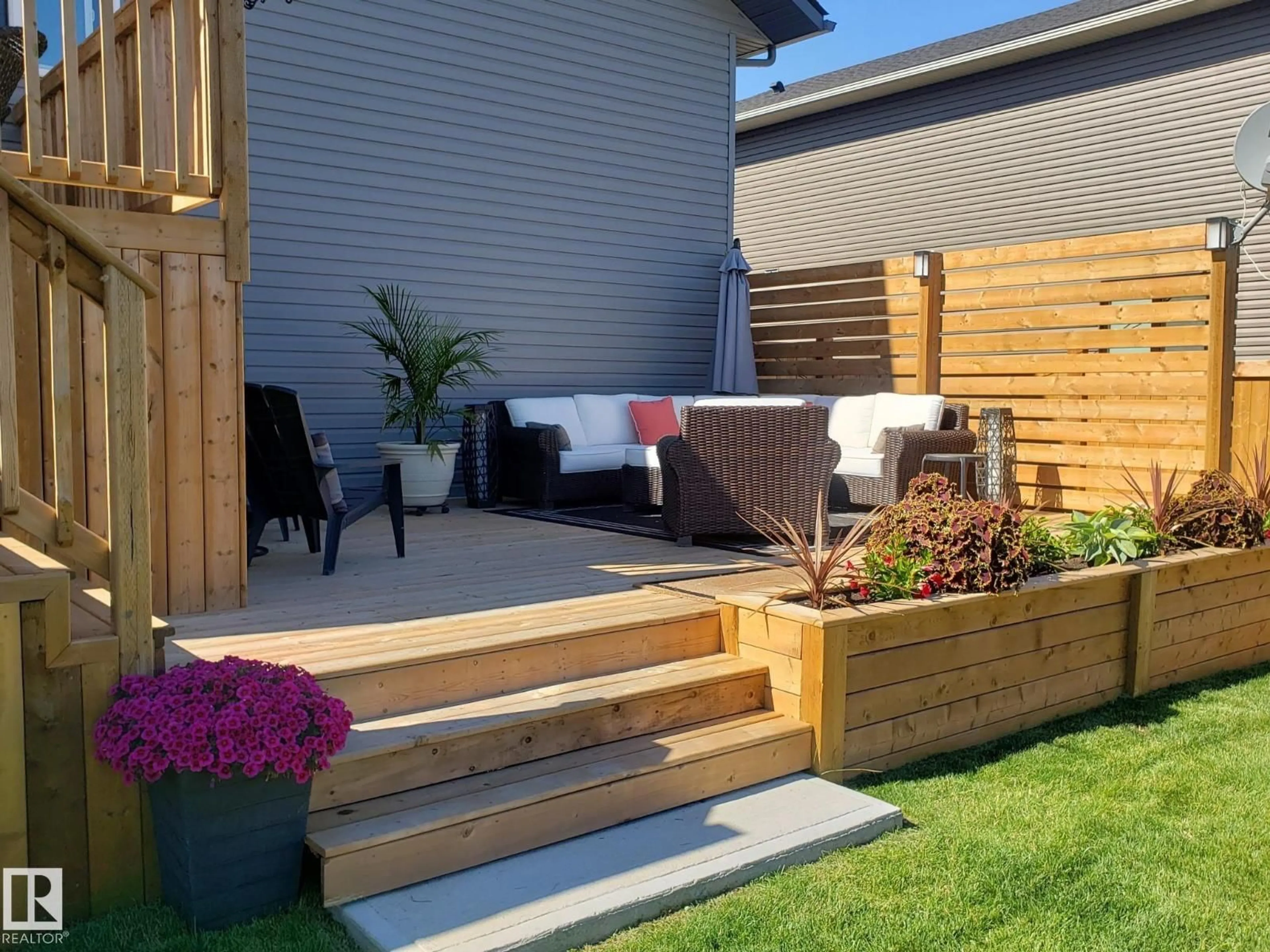 Patio, street for 507 18 ST, Cold Lake Alberta T9M1B6