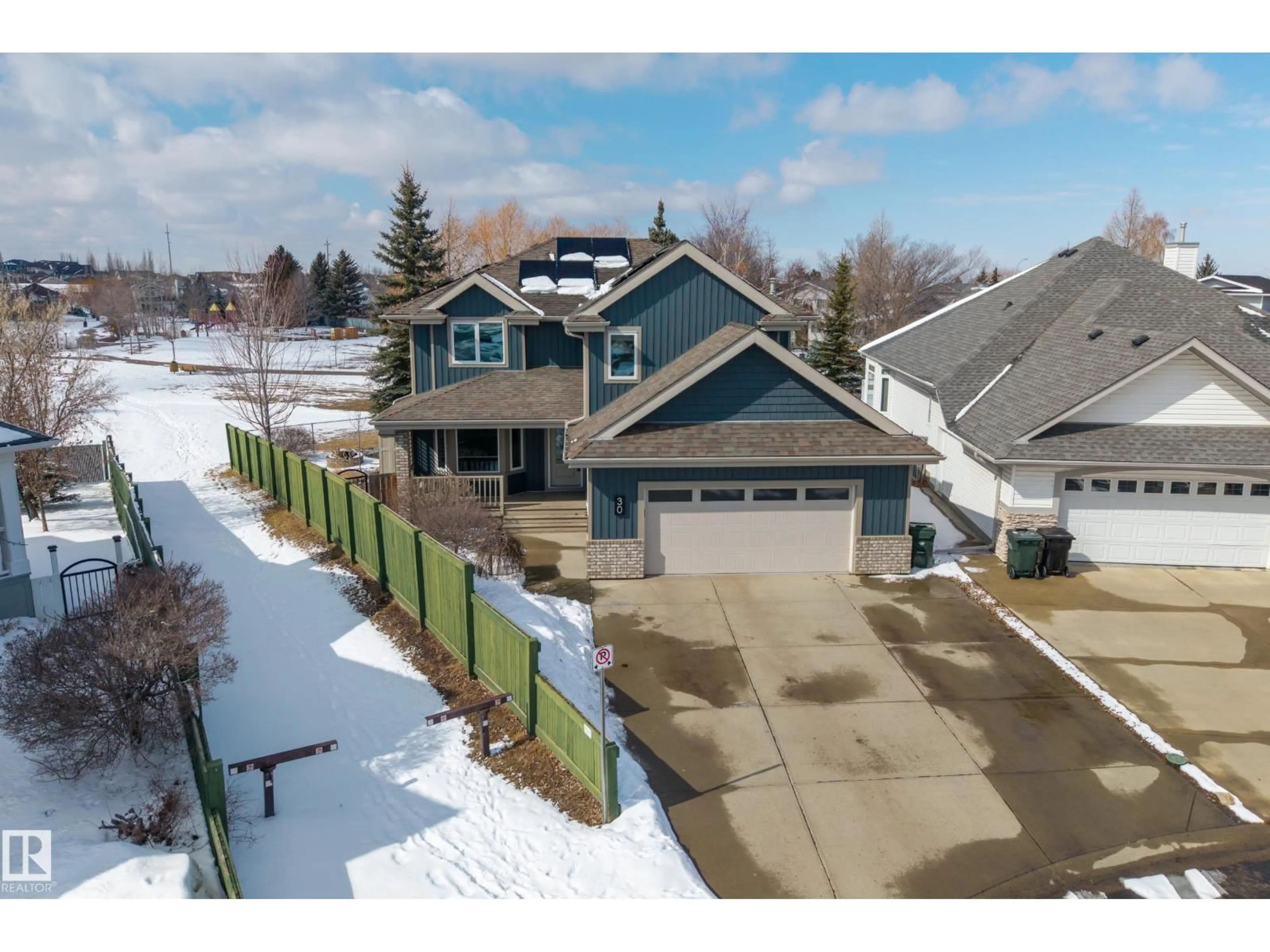 A pic from outside/outdoor area/front of a property/back of a property/a pic from drone, street for 30 CARSON CO, Sherwood Park Alberta T8H2G6